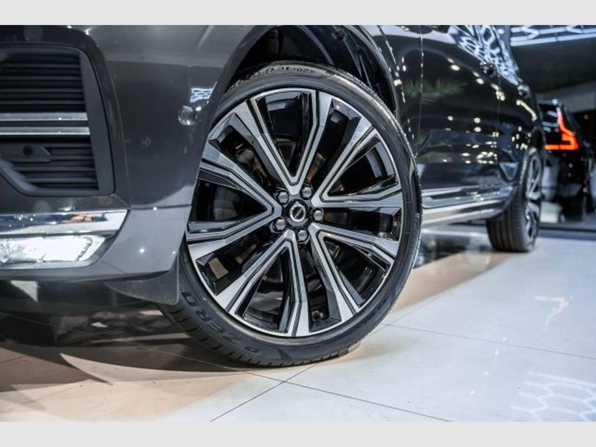 Volvo XC60 XC60 Plus Bright 2.0 D STAHZG AHK LED PANO H&amp;K (2023) - Photo 3