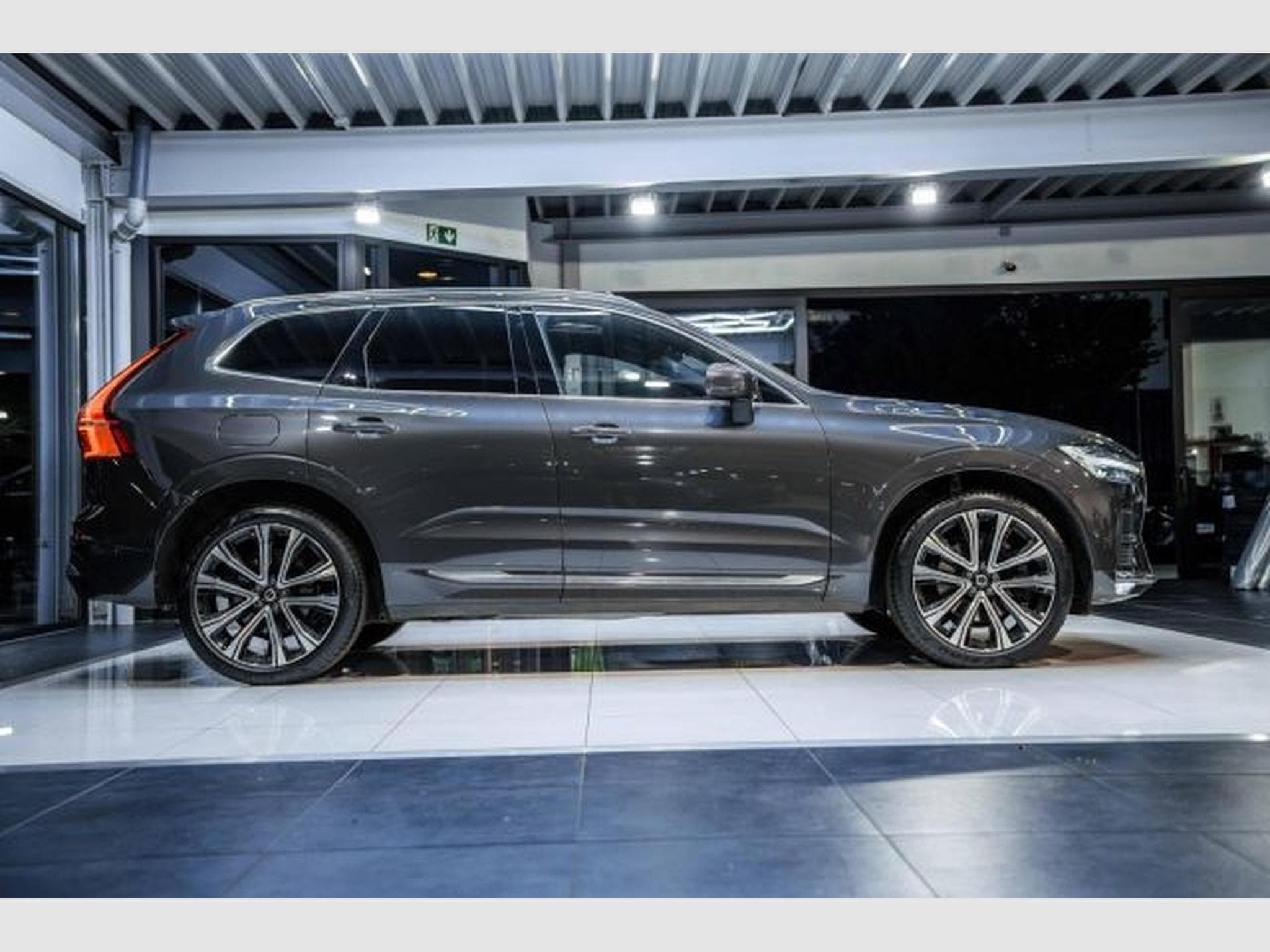 Volvo XC60 XC60 Plus Bright 2.0 D STAHZG AHK LED PANO H&amp;K (2023) - Photo 7