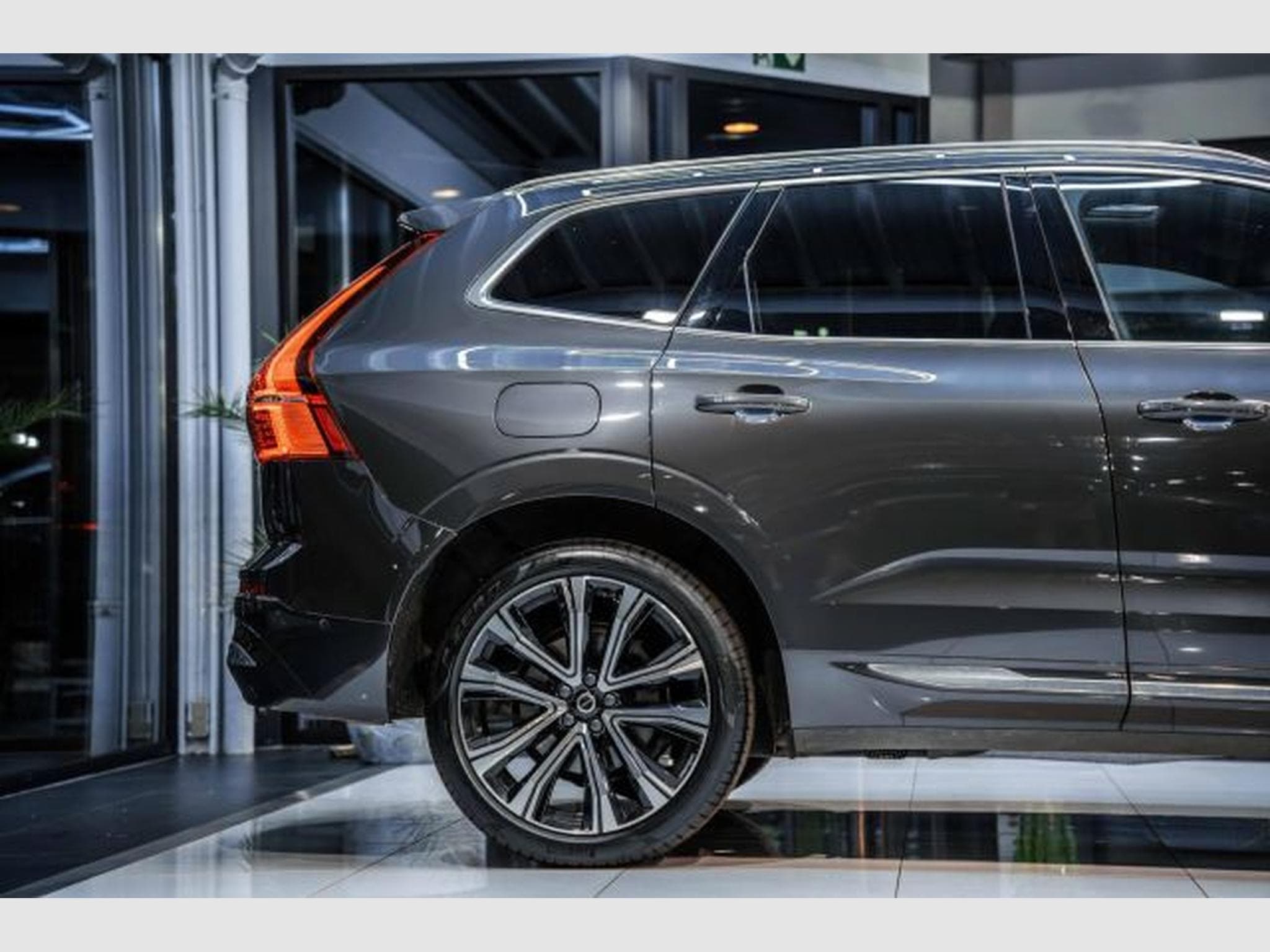 Volvo XC60 XC60 Plus Bright 2.0 D STAHZG AHK LED PANO H&amp;K (2023) - Photo 8