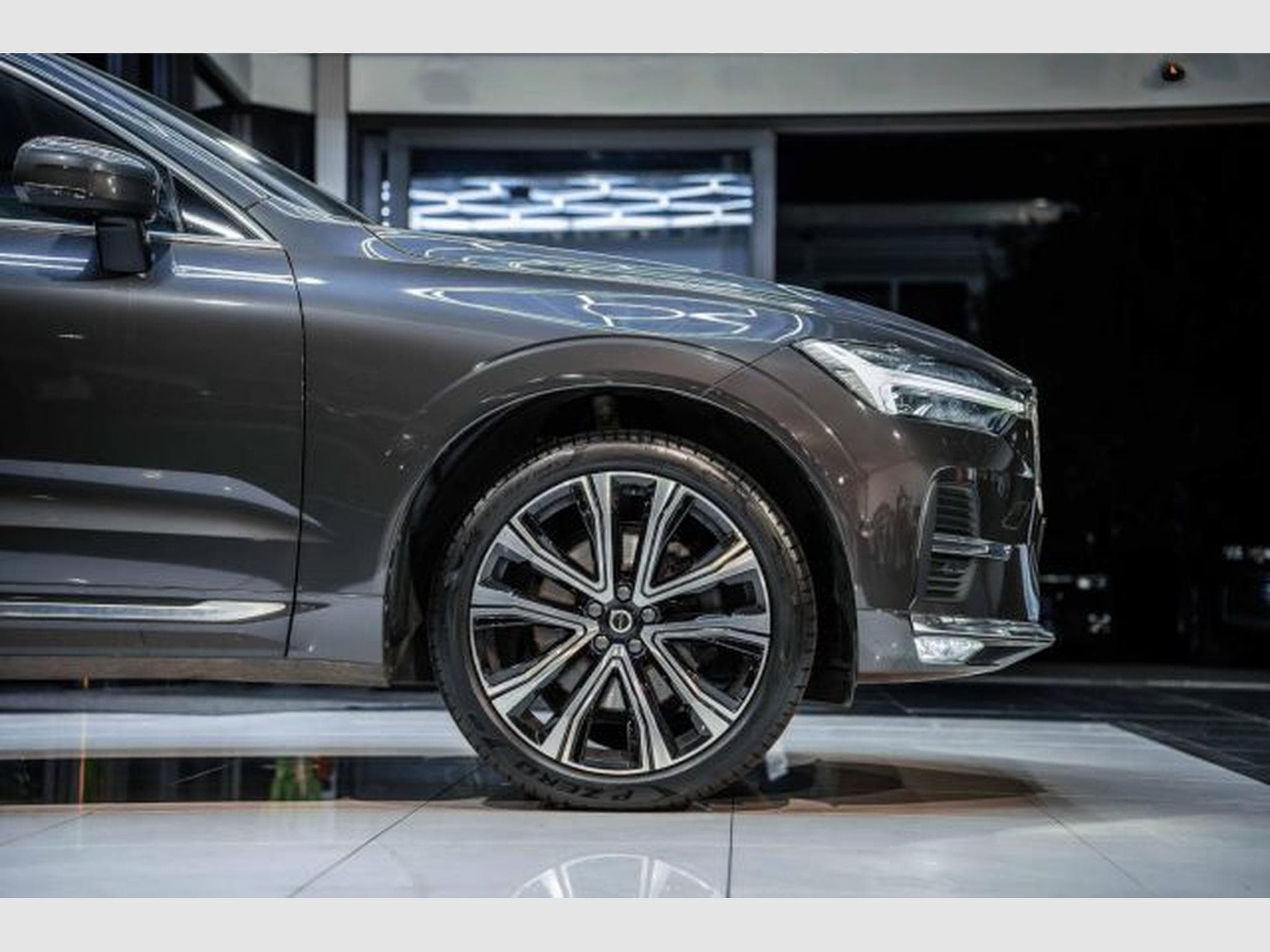 Volvo XC60 XC60 Plus Bright 2.0 D STAHZG AHK LED PANO H&amp;K (2023) - Photo 9