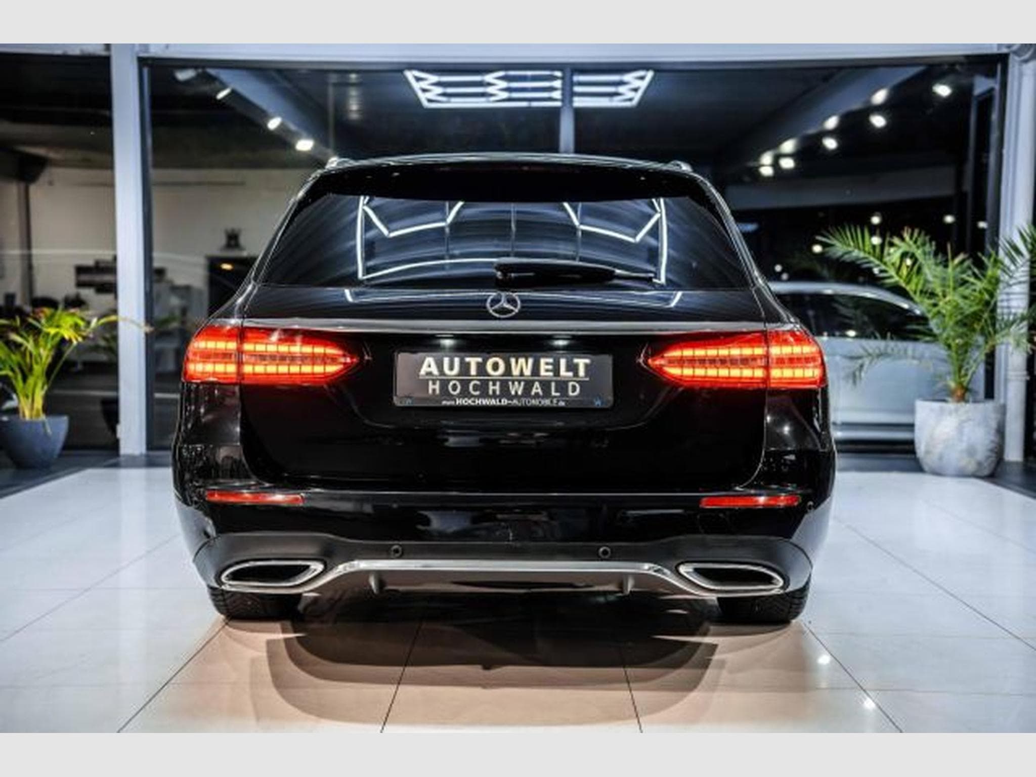 Mercedes E 220 E 220d T 9G-TRONIC AMG Line NAVI AHK LED 360 RFK (2022) - Photo 12