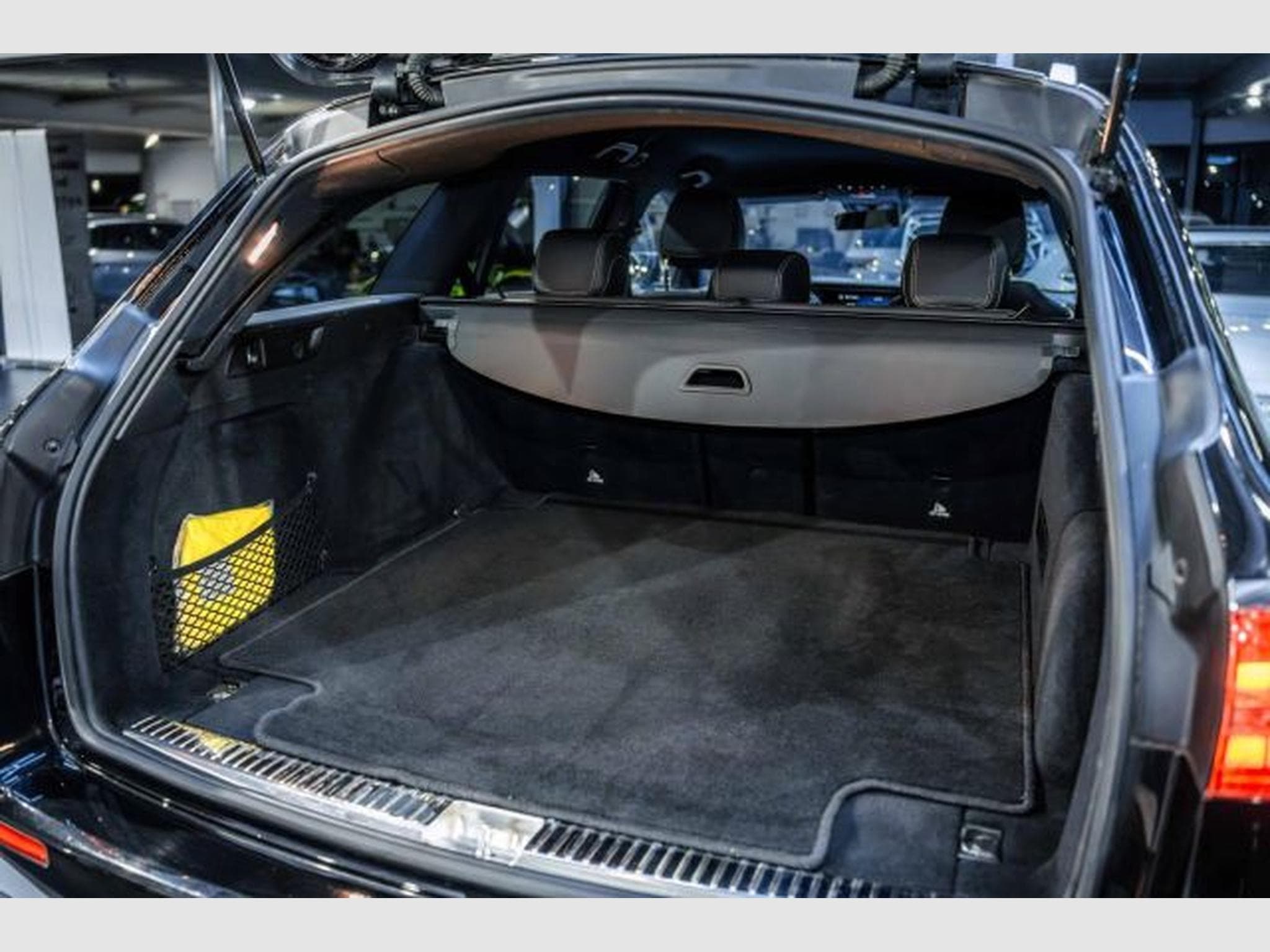 Mercedes E 220 E 220d T 9G-TRONIC AMG Line NAVI AHK LED 360 RFK (2022) - Photo 14