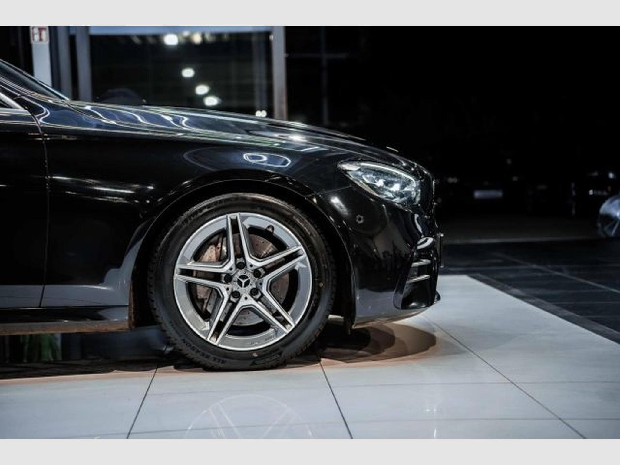 Mercedes E 220 E 220d T 9G-TRONIC AMG Line NAVI AHK LED 360 RFK (2022) - Photo 9