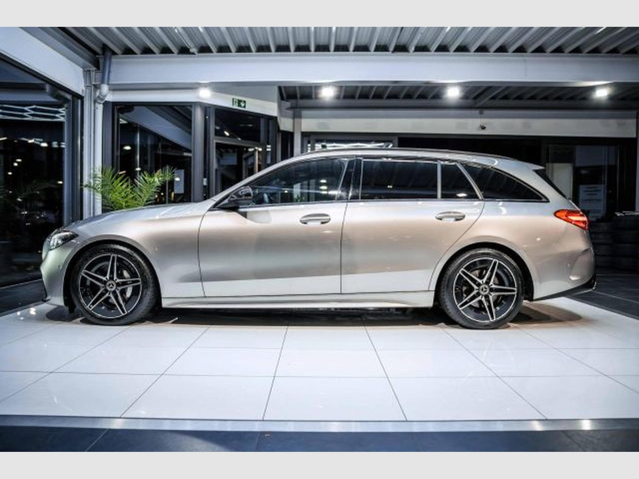 Mercedes C 200 C 200d T 9G-Tronic AMG Line LED AHK Night Burmes (2022) - Photo 10