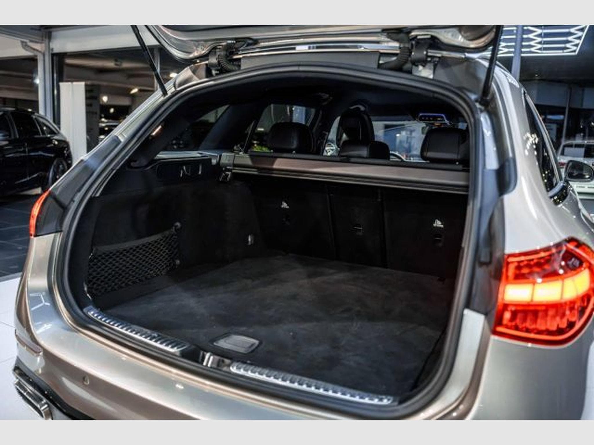 Mercedes C 200 C 200d T 9G-Tronic AMG Line LED AHK Night Burmes (2022) - Photo 14