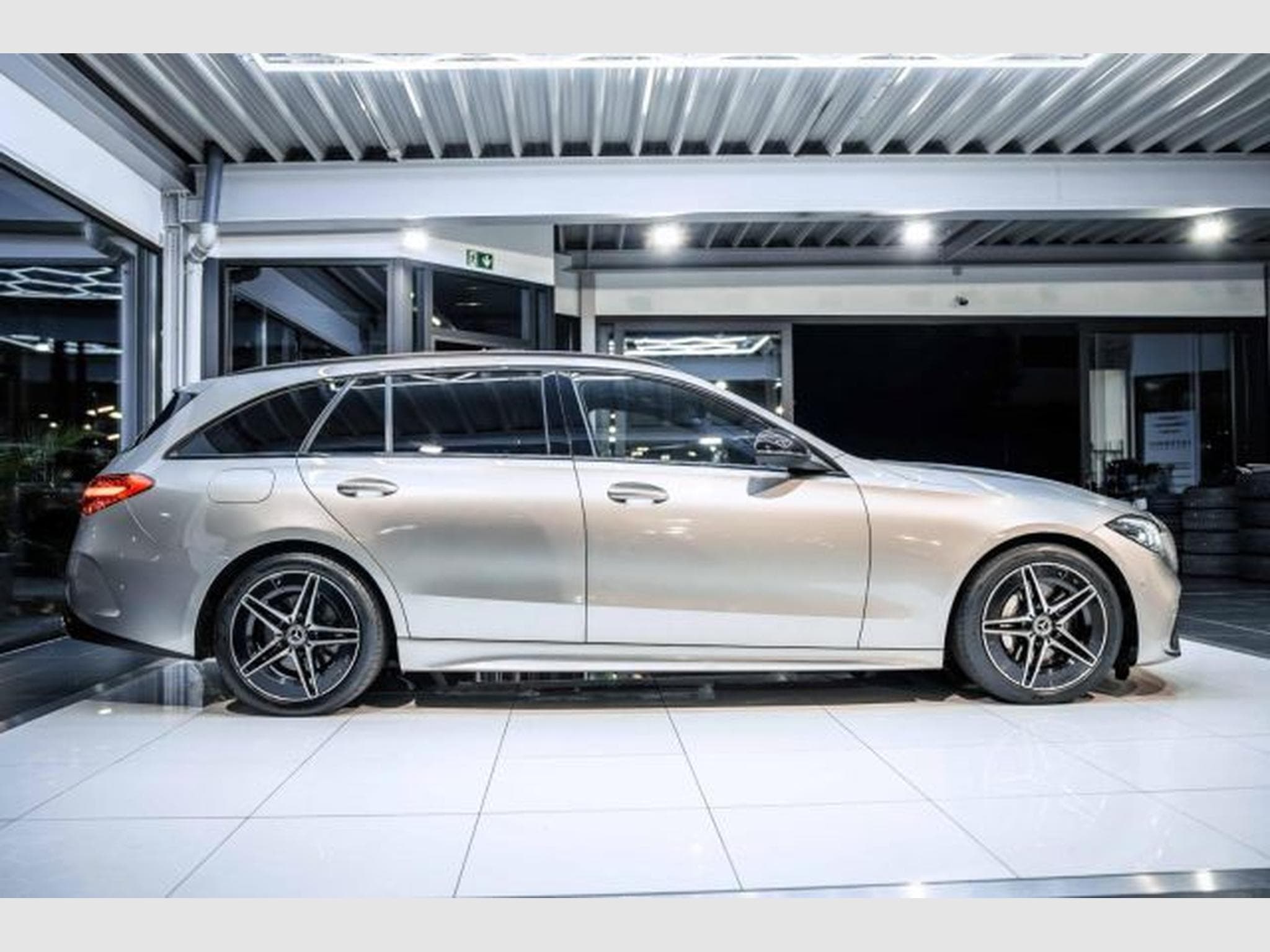 Mercedes C 200 C 200d T 9G-Tronic AMG Line LED AHK Night Burmes (2022) - Photo 7