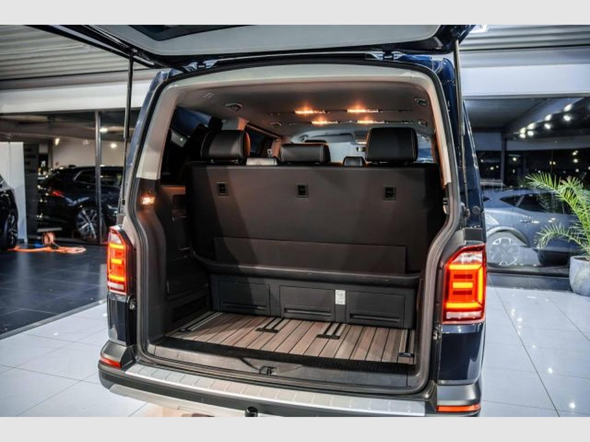 VW T6.1 T6 Multivan 2.0 TDI DSG PanAmericana STAHZG AHK (2017) - Photo 12