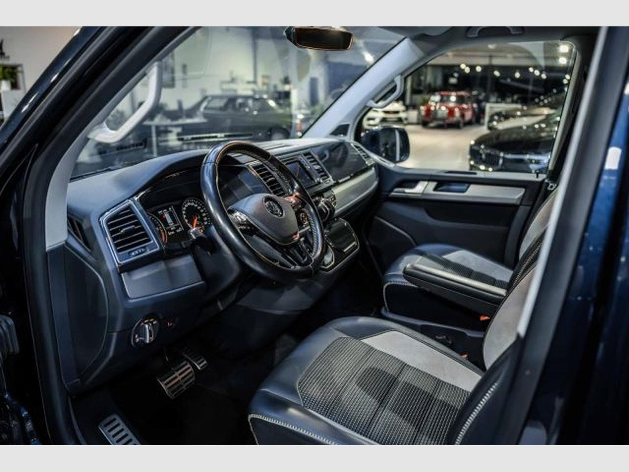 VW T6.1 T6 Multivan 2.0 TDI DSG PanAmericana STAHZG AHK (2017) - Photo 14