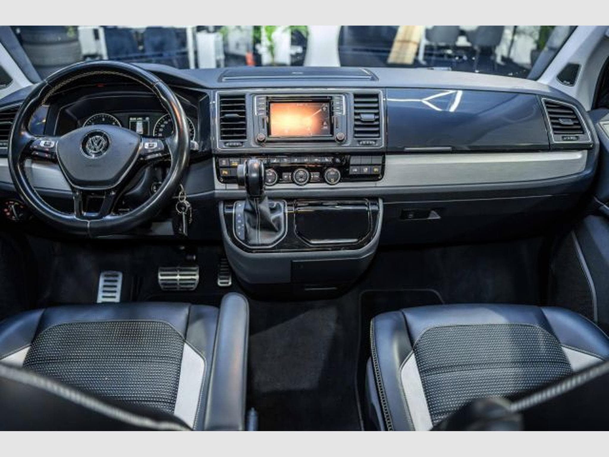VW T6.1 T6 Multivan 2.0 TDI DSG PanAmericana STAHZG AHK (2017) - Photo 15