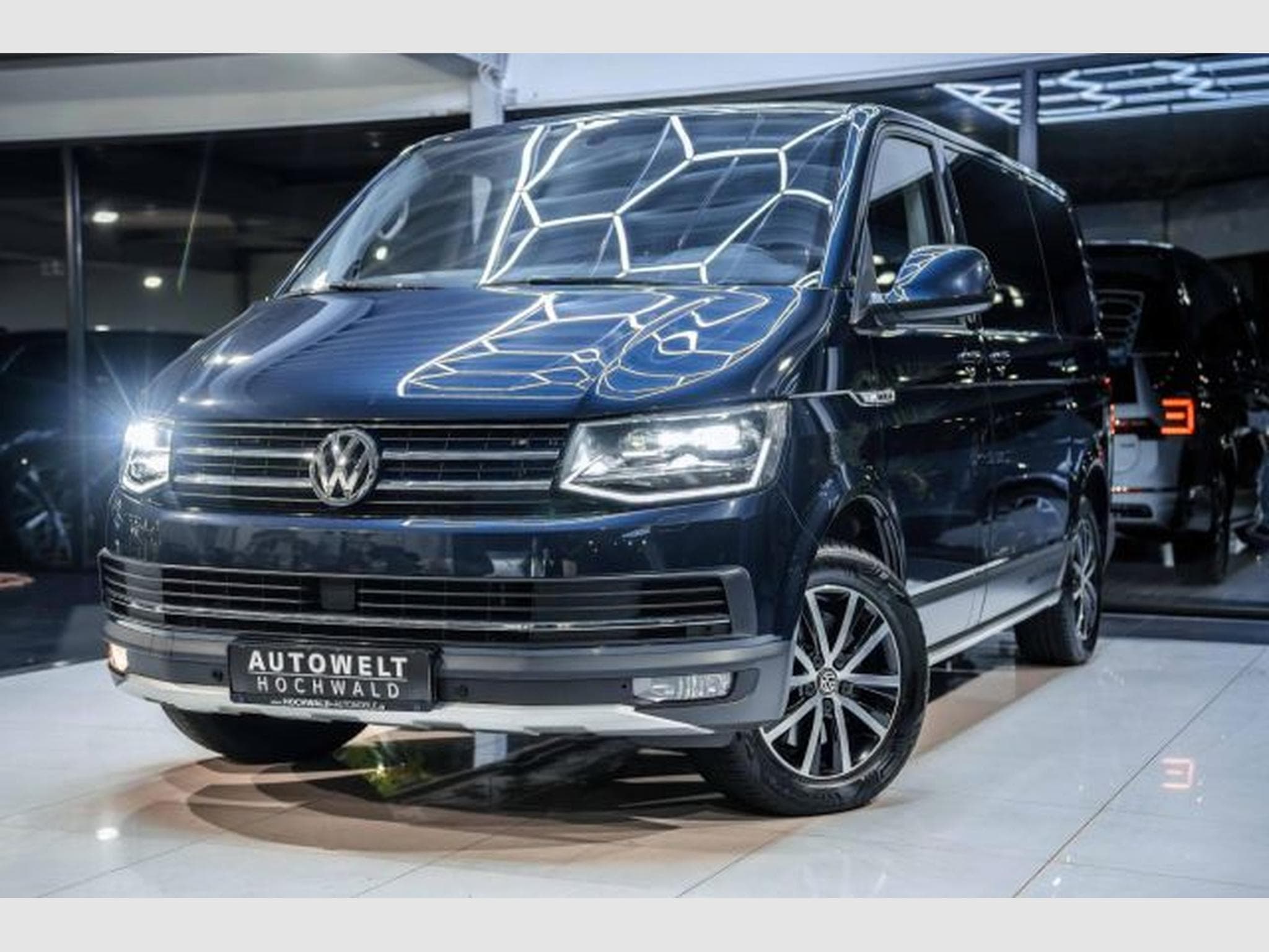 VW T6.1 T6 Multivan 2.0 TDI DSG PanAmericana STAHZG AHK (2017) - Photo 2