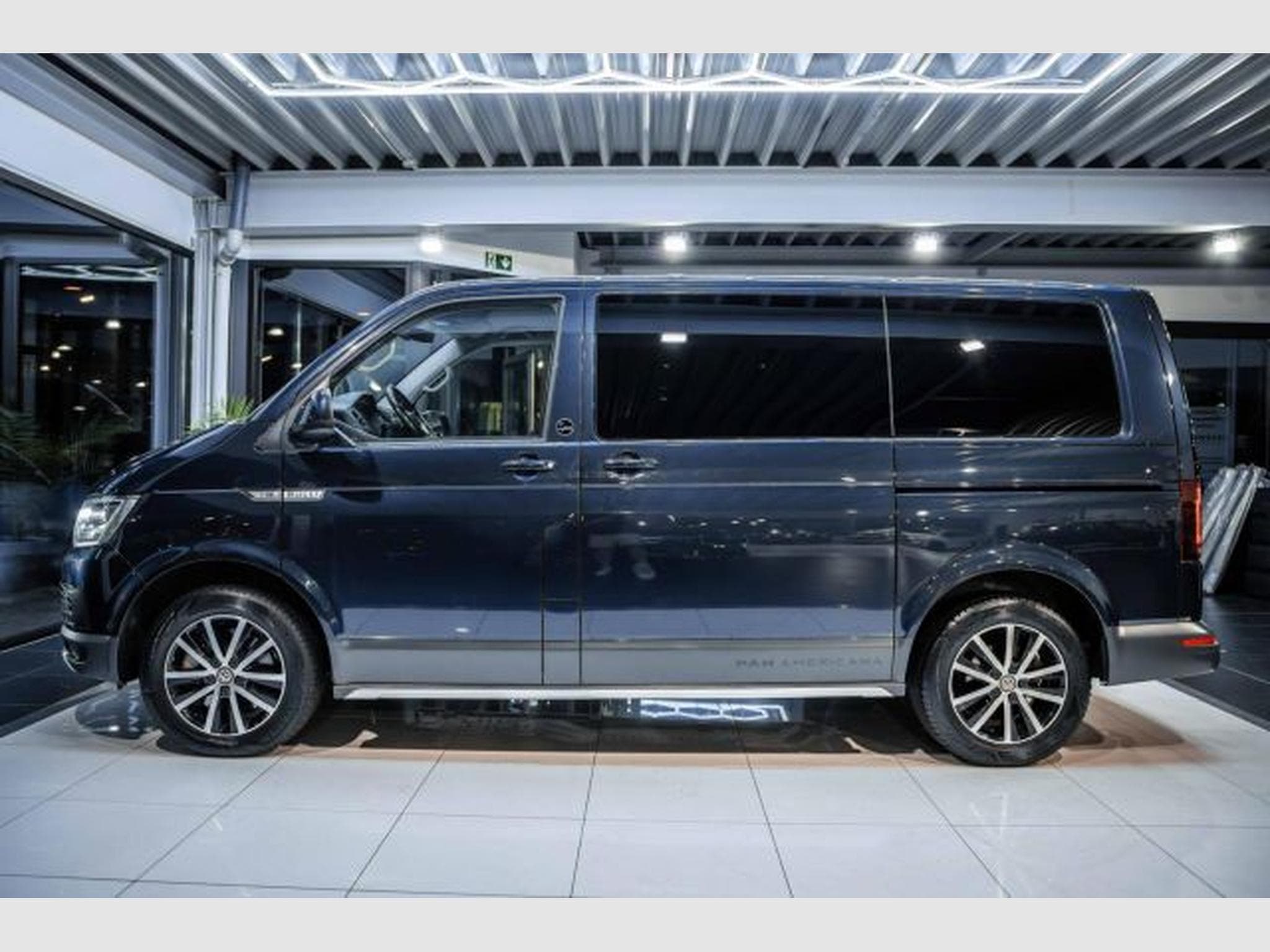 VW T6.1 T6 Multivan 2.0 TDI DSG PanAmericana STAHZG AHK (2017) - Photo 7