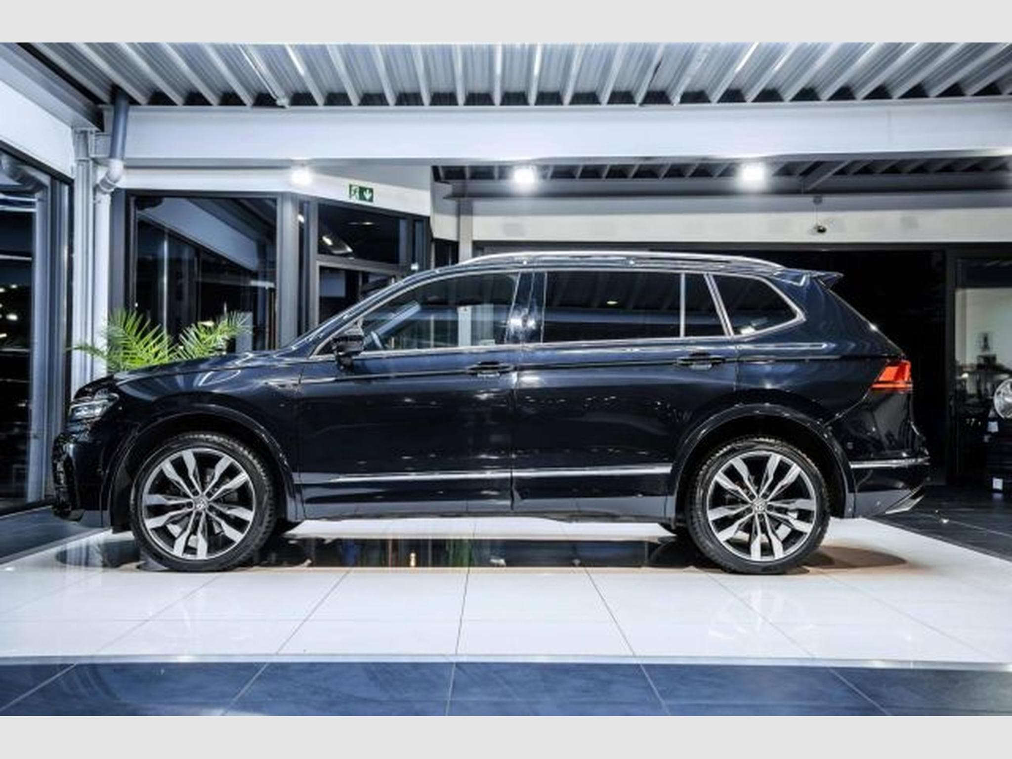 VW Tiguan Tiguan Allspace 2.0 TDI DSG Highl. 2x R-Line 4M (2020) - Photo 10