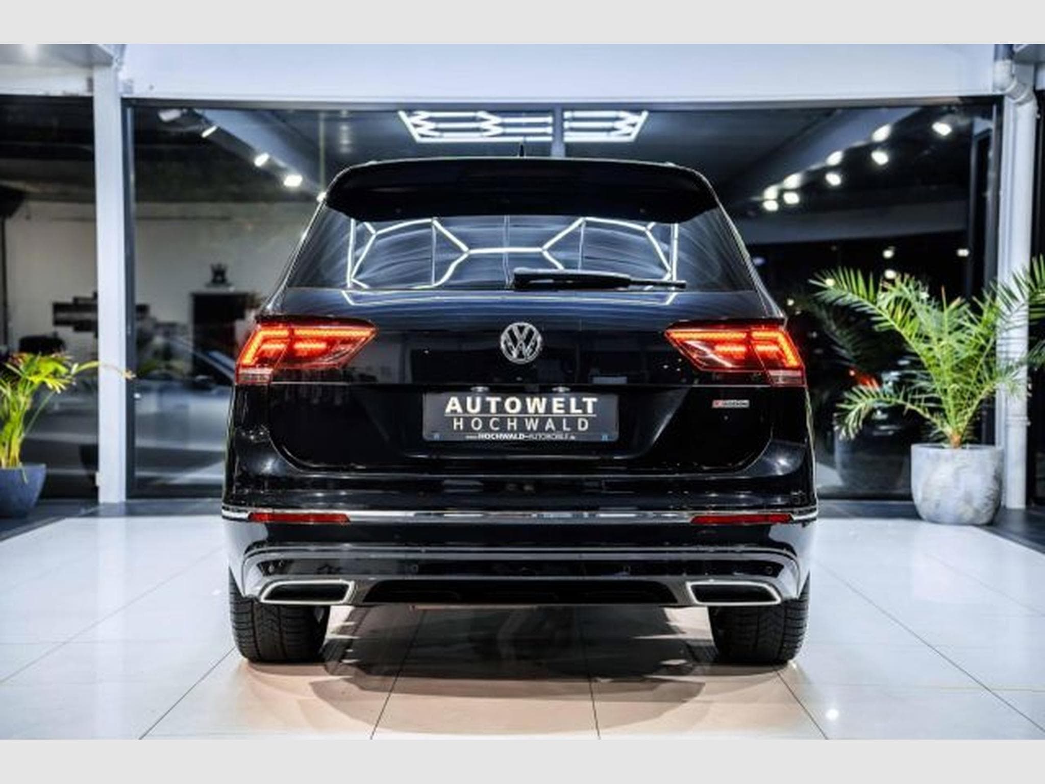 VW Tiguan Tiguan Allspace 2.0 TDI DSG Highl. 2x R-Line 4M (2020) - Photo 12