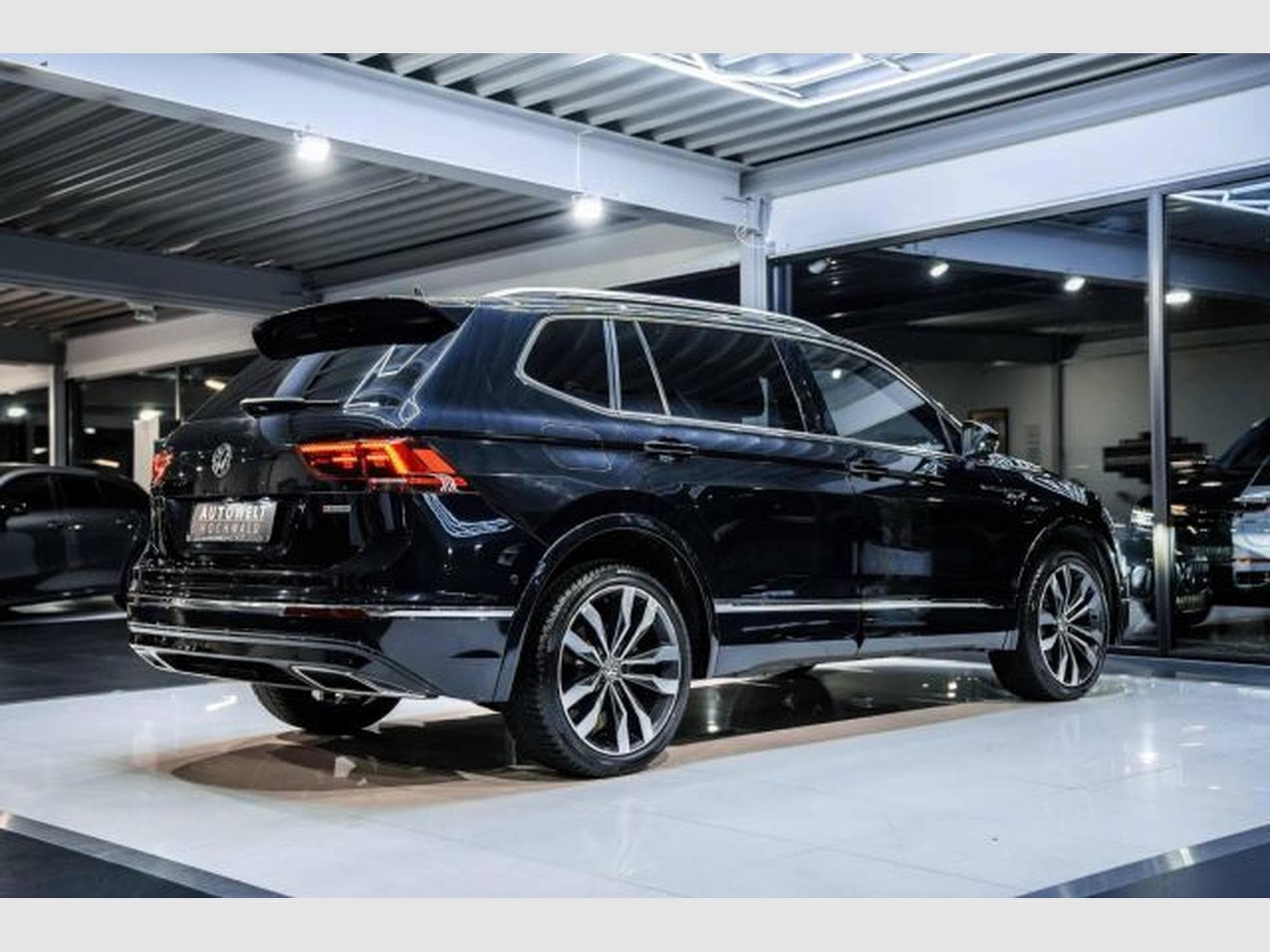 VW Tiguan Tiguan Allspace 2.0 TDI DSG Highl. 2x R-Line 4M (2020) - Photo 13