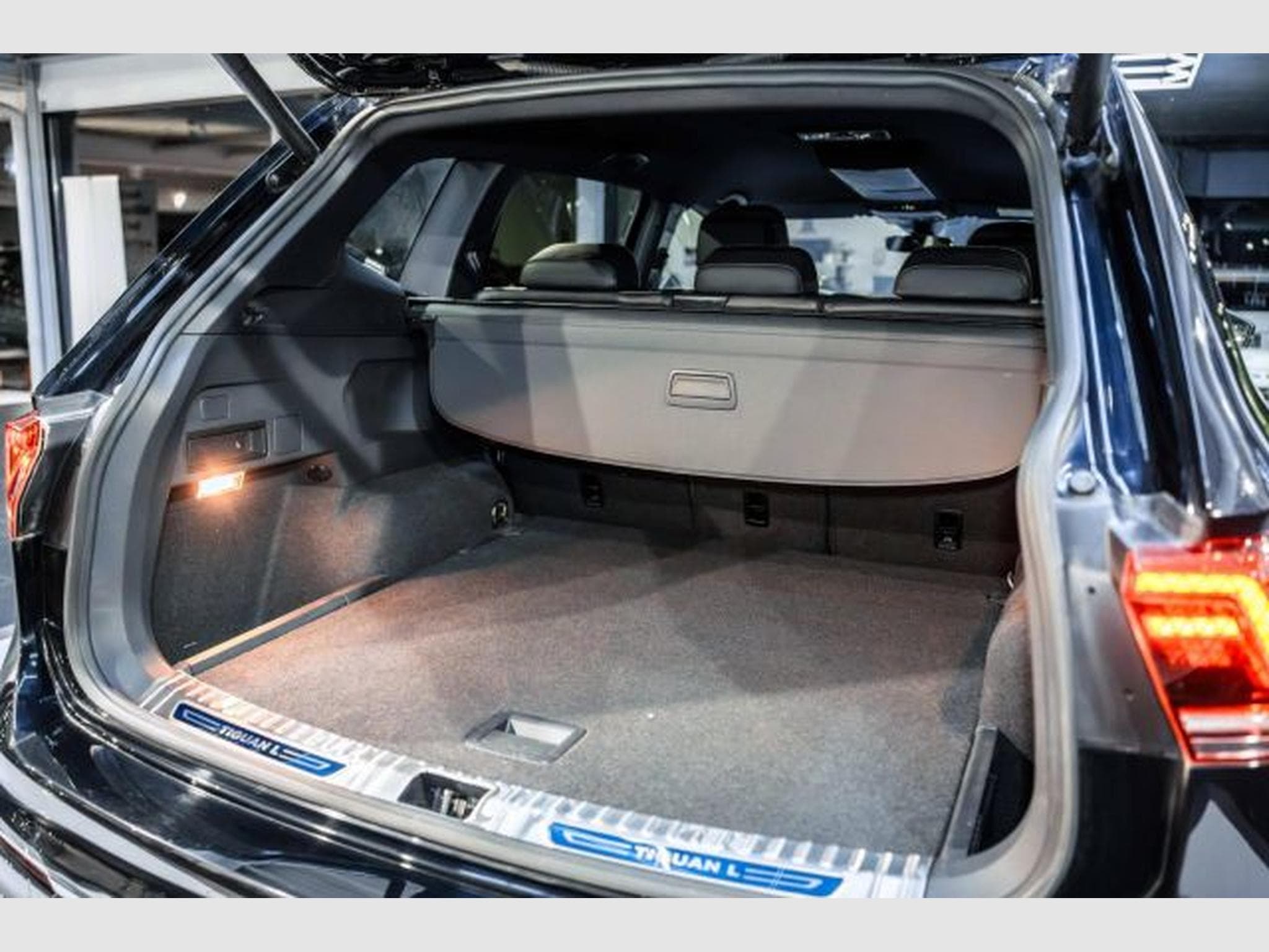 VW Tiguan Tiguan Allspace 2.0 TDI DSG Highl. 2x R-Line 4M (2020) - Photo 14