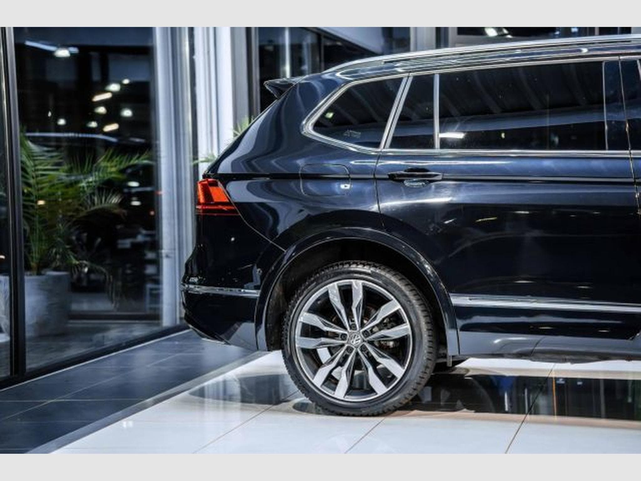 VW Tiguan Tiguan Allspace 2.0 TDI DSG Highl. 2x R-Line 4M (2020) - Photo 8