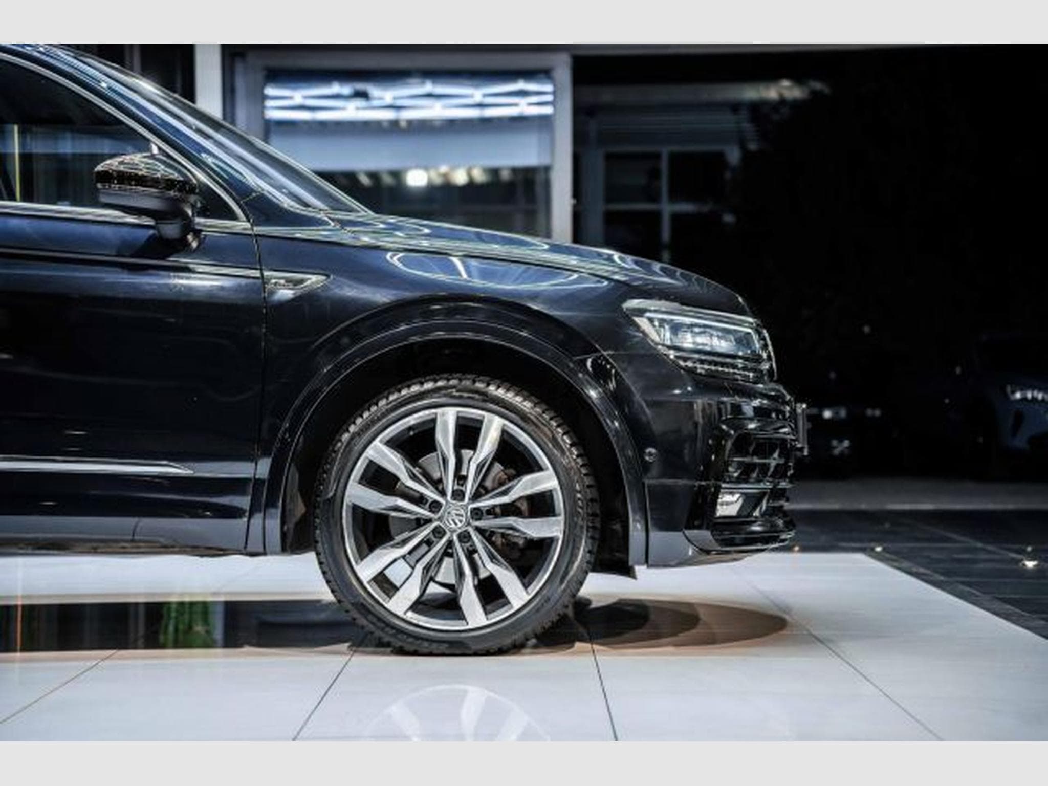 VW Tiguan Tiguan Allspace 2.0 TDI DSG Highl. 2x R-Line 4M (2020) - Photo 9