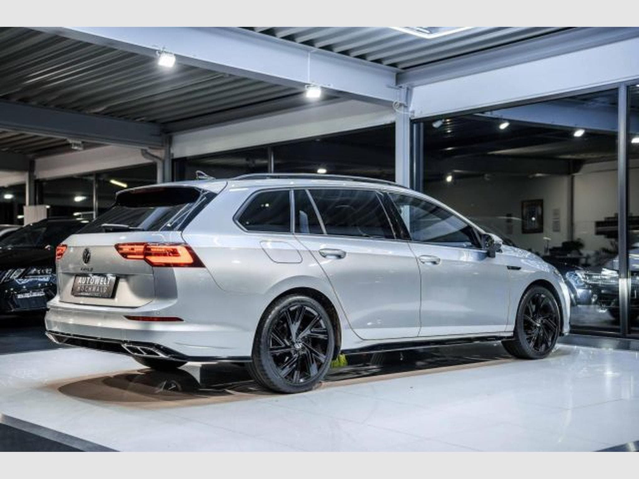 VW Golf Golf 8 2.0 TDI DSG R-Line NAVI LED RFK PANO AHK (2022) - Photo 14
