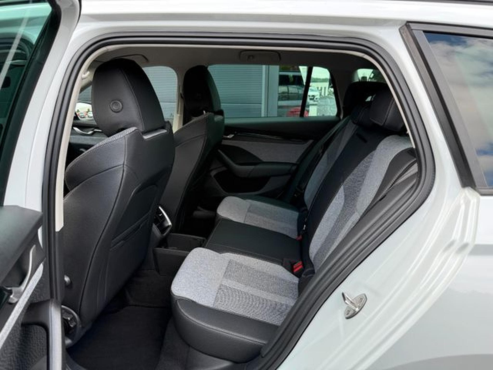 Skoda Octavia Octavia 2.0 TDI Selection Kamera Keyless LED ACC (2025) - Photo 11