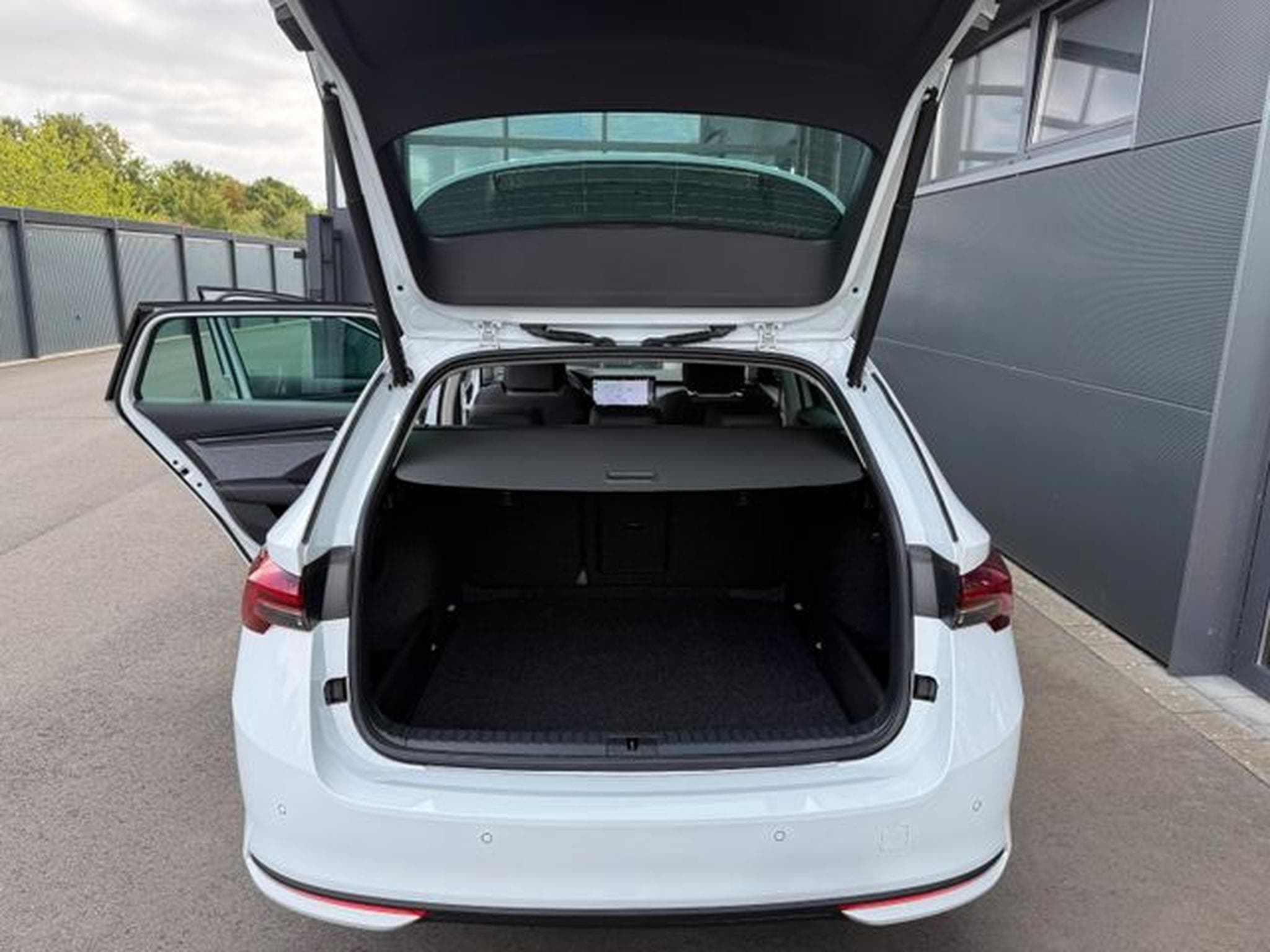 Skoda Octavia Octavia 2.0 TDI Selection Kamera Keyless LED ACC (2025) - Photo 14