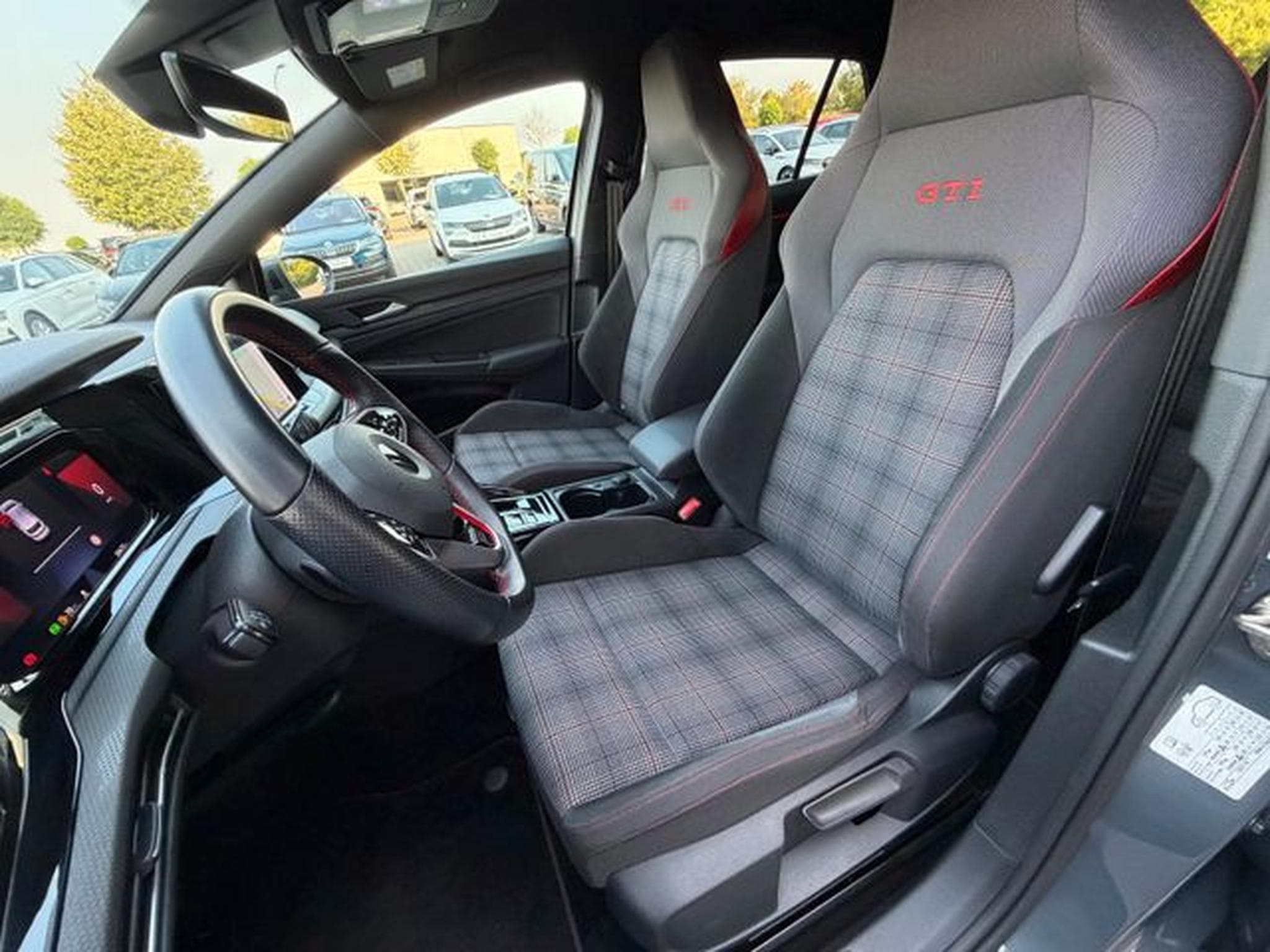 VW Golf Golf VIII DSG GTI IQ-Light Alcantara Virtual (2022) - Photo 10