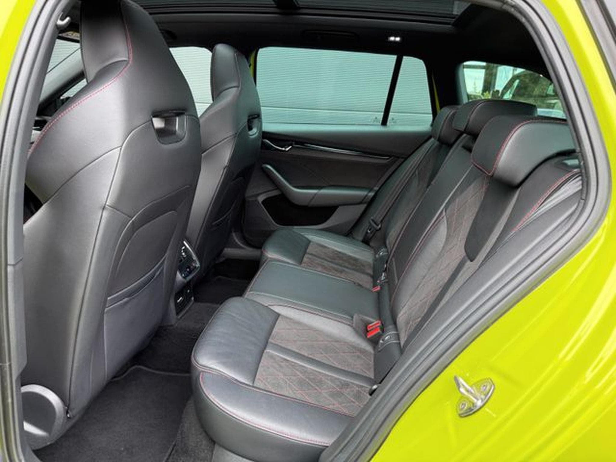 Skoda Octavia Octavia 2,0TSi Kombi RS Pano 19" Leder Massage (2022) - Foto 11