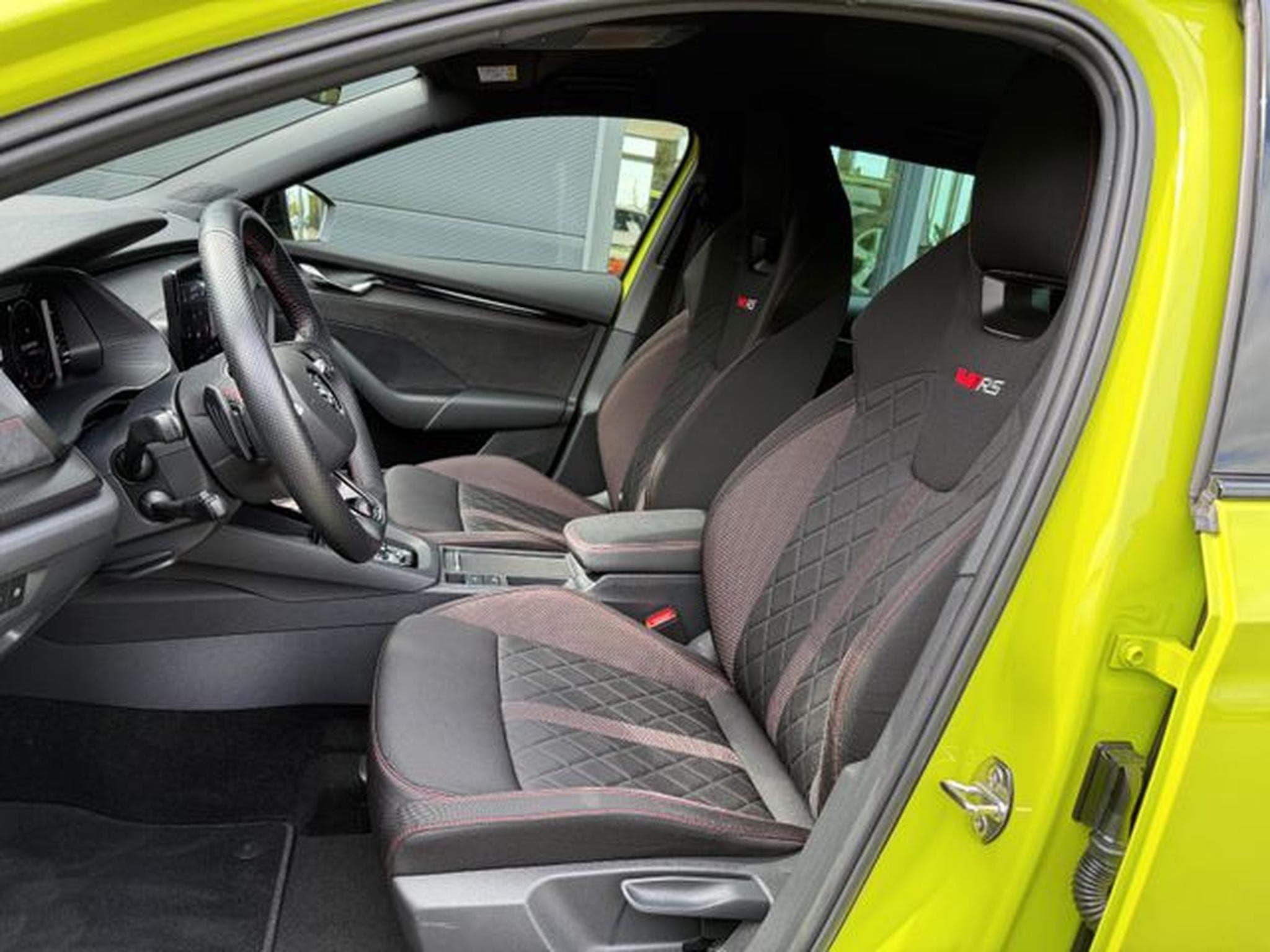 Skoda Octavia Octavia 2,0TSi Kombi RS 19" HUD DCC Matrix Colum (2023) - Foto 8