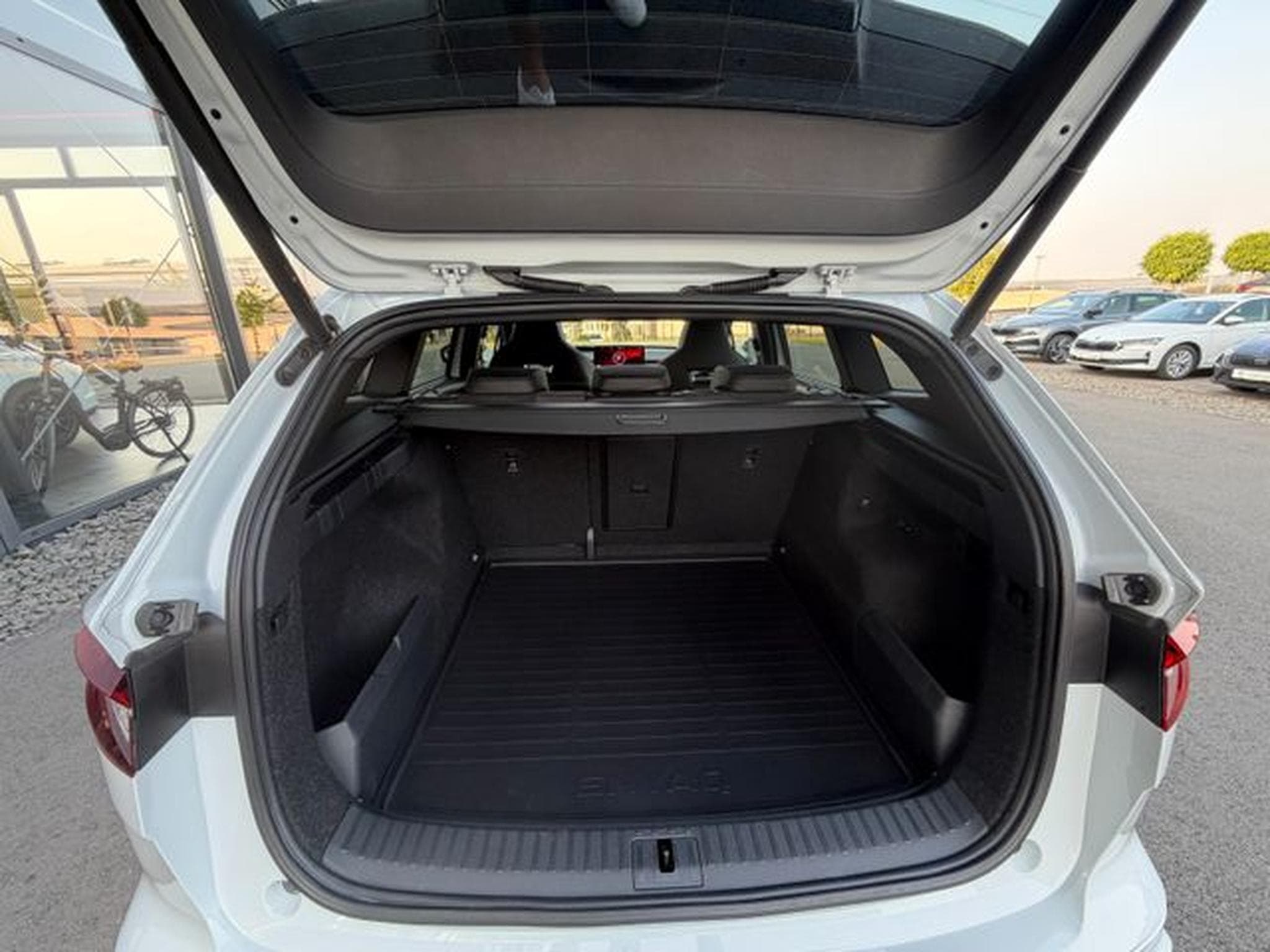 Skoda Enyaq Enyaq iv80 Sportline Pano AHK WP 21" 360° Memory (2022) - Foto 13