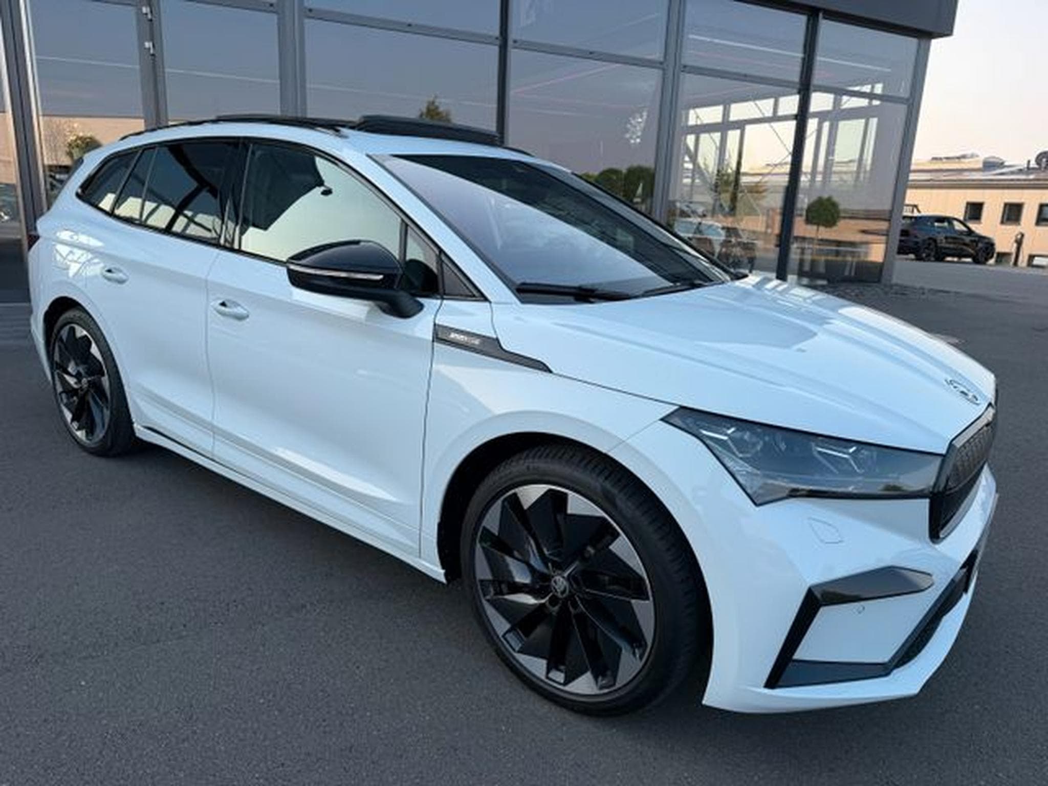 Skoda Enyaq Enyaq iv80 Sportline Pano AHK WP 21" 360° Memory (2022) - Foto 3