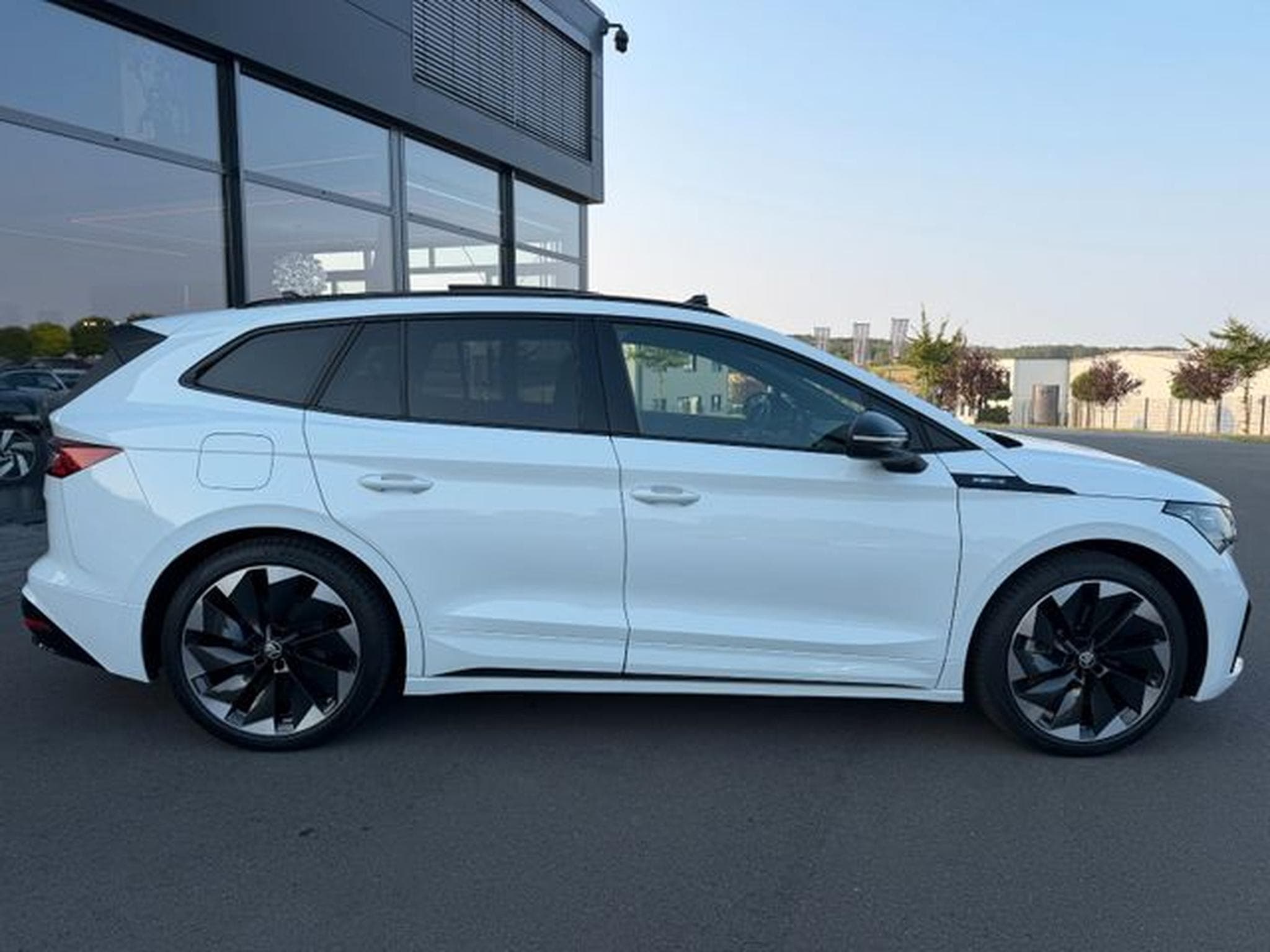 Skoda Enyaq Enyaq iv80 Sportline Pano AHK WP 21" 360° Memory (2022) - Foto 4