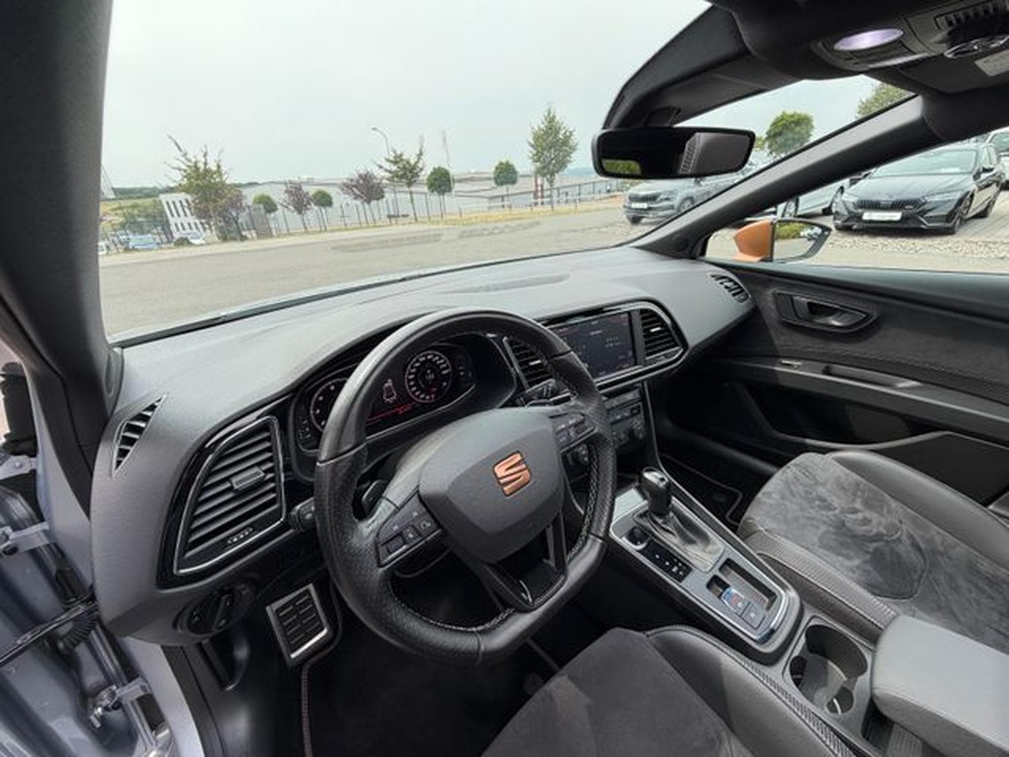 Seat Leon Leon ST Cupra 300PS 4Drive Pano Alcantara Navi (2020) - Foto 10