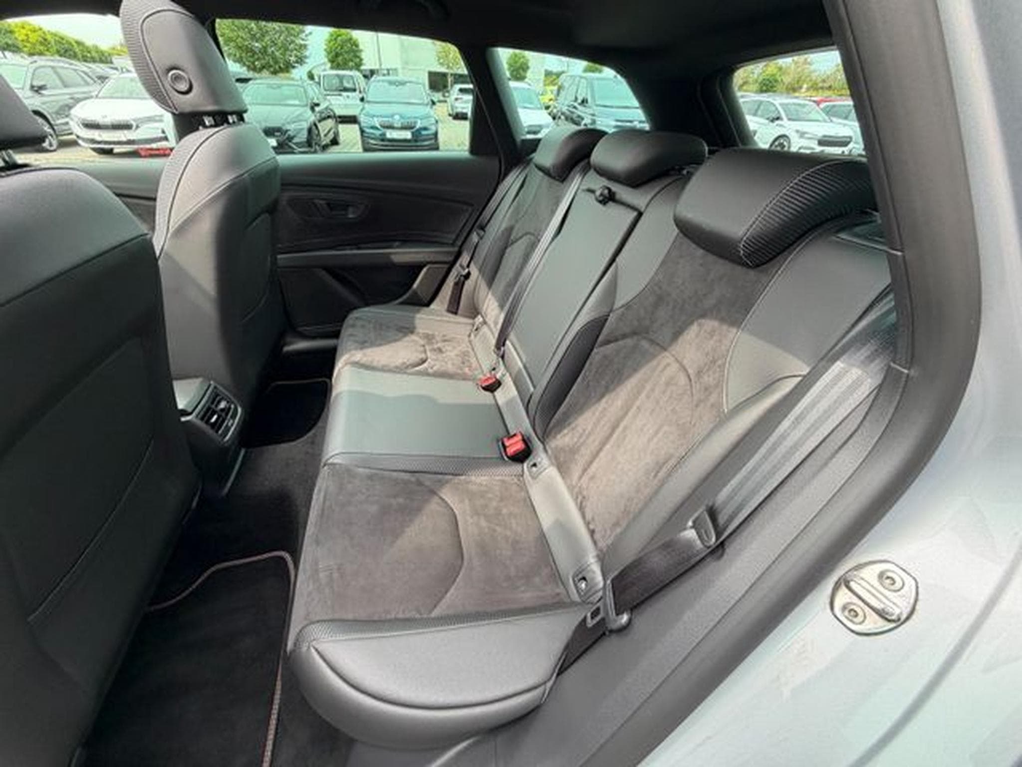 Seat Leon Leon ST Cupra 300PS 4Drive Pano Alcantara Navi (2020) - Foto 11
