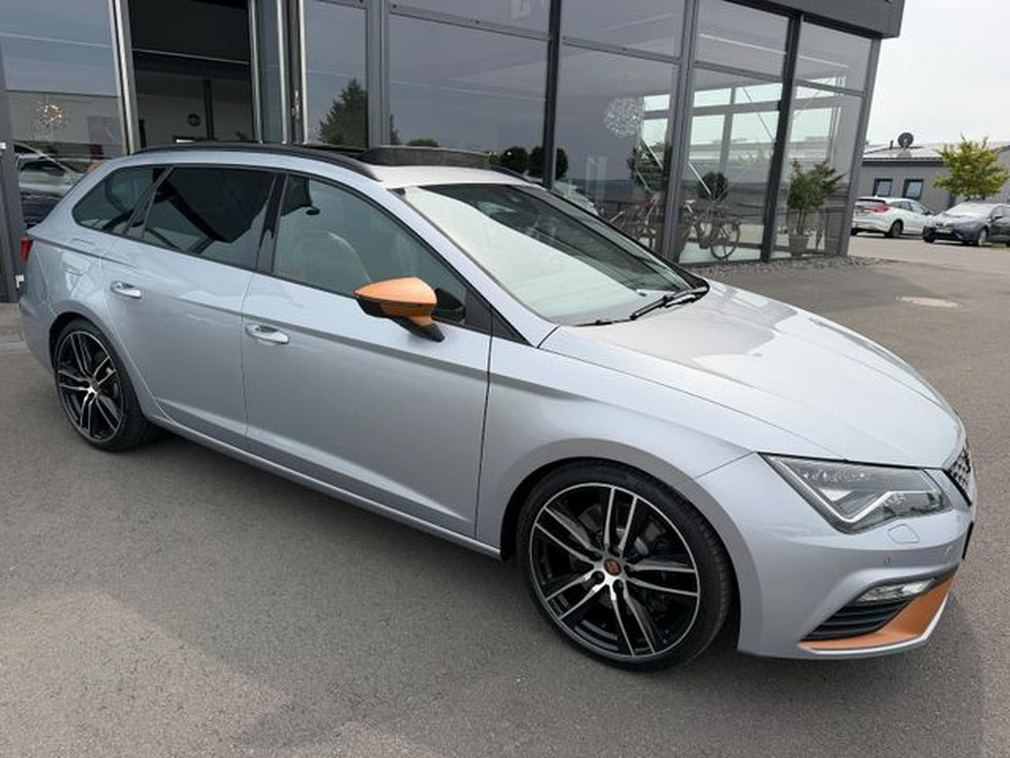Seat Leon Leon ST Cupra 300PS 4Drive Pano Alcantara Navi (2020) - Foto 3