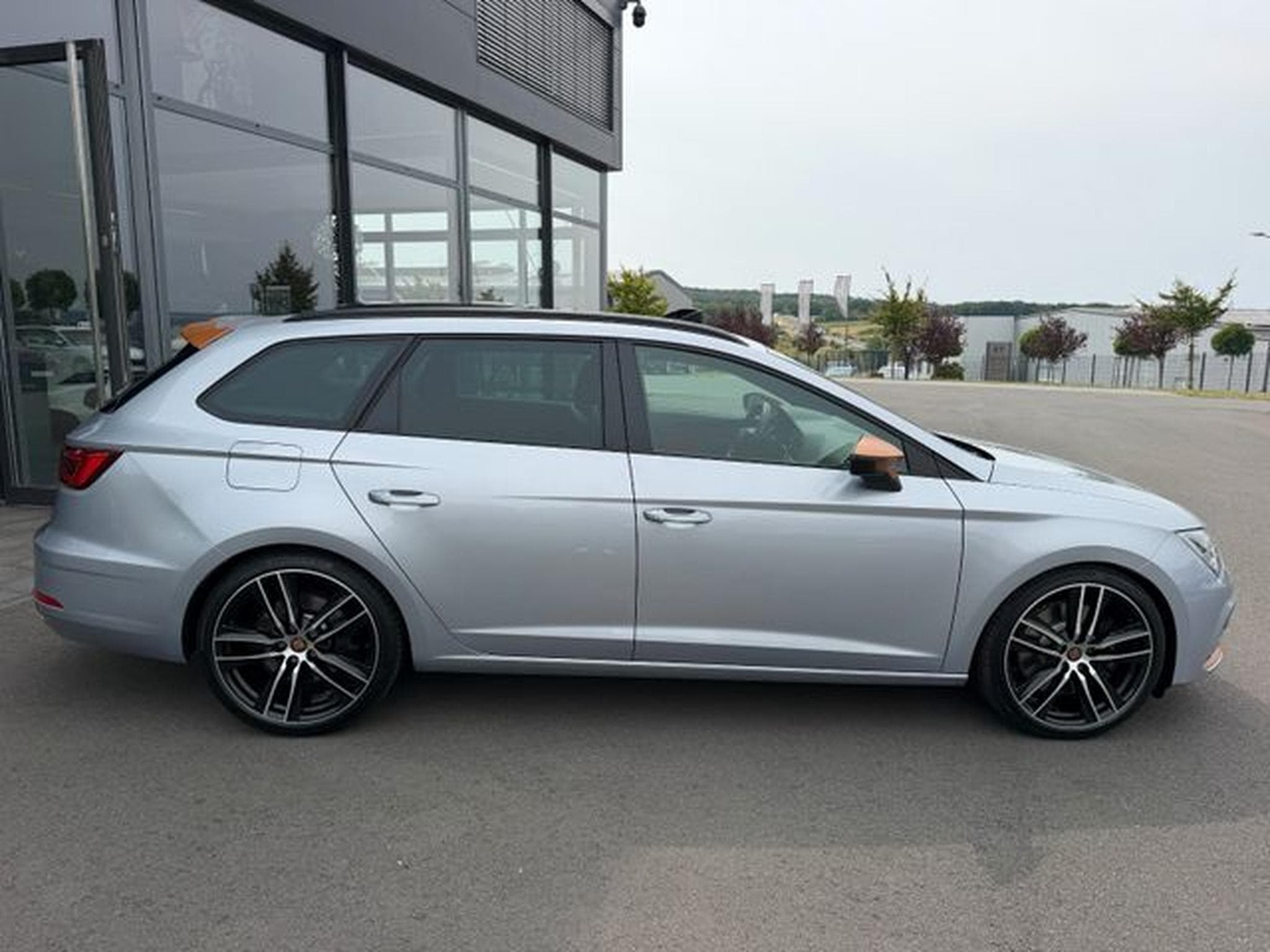 Seat Leon Leon ST Cupra 300PS 4Drive Pano Alcantara Navi (2020) - Foto 4