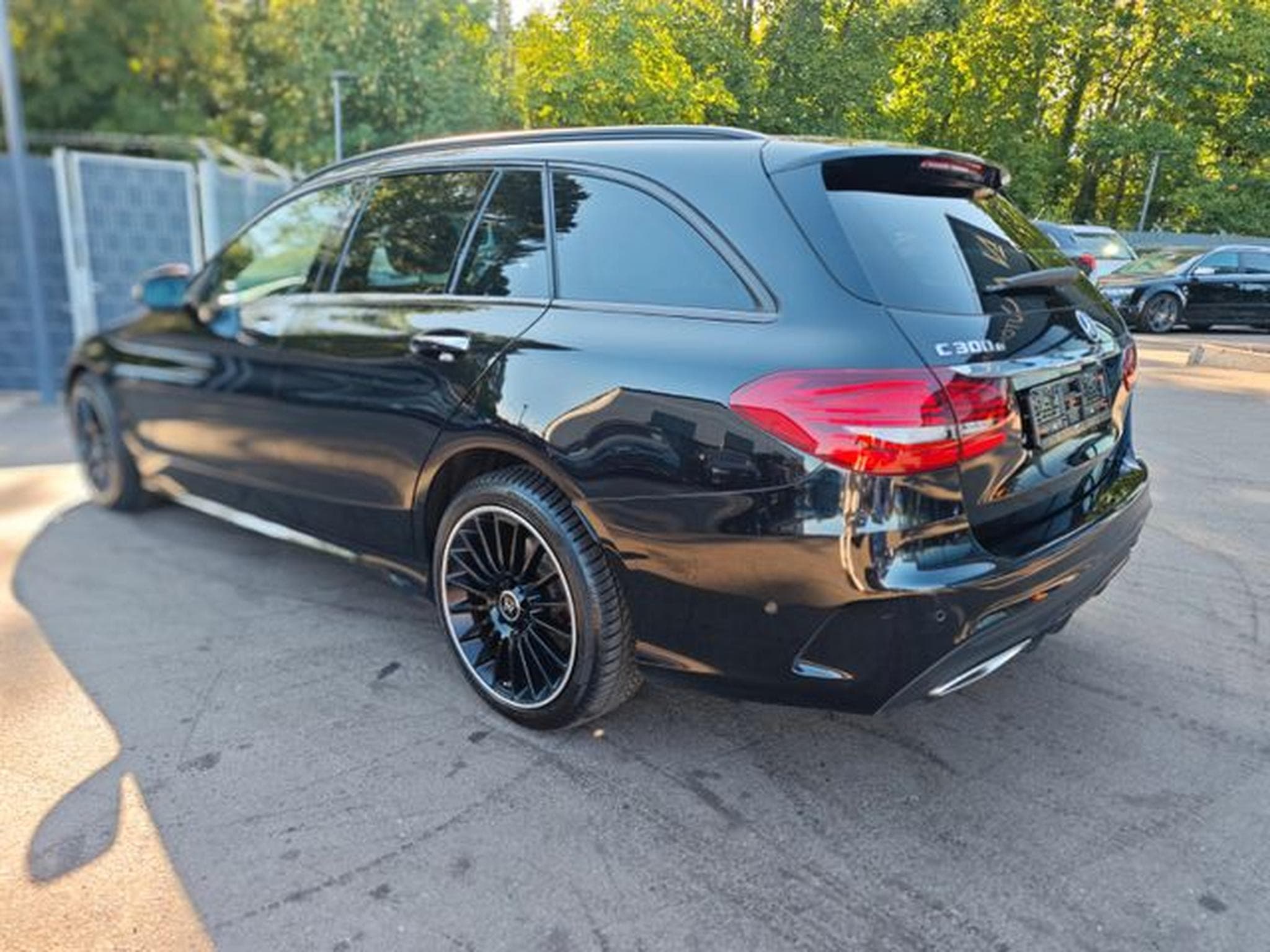 Mercedes C 300 C300e T*AMG-LINE*NIGHT*VOLL-LED*KAMERA*PLUG-IN* (2020) - Foto 7