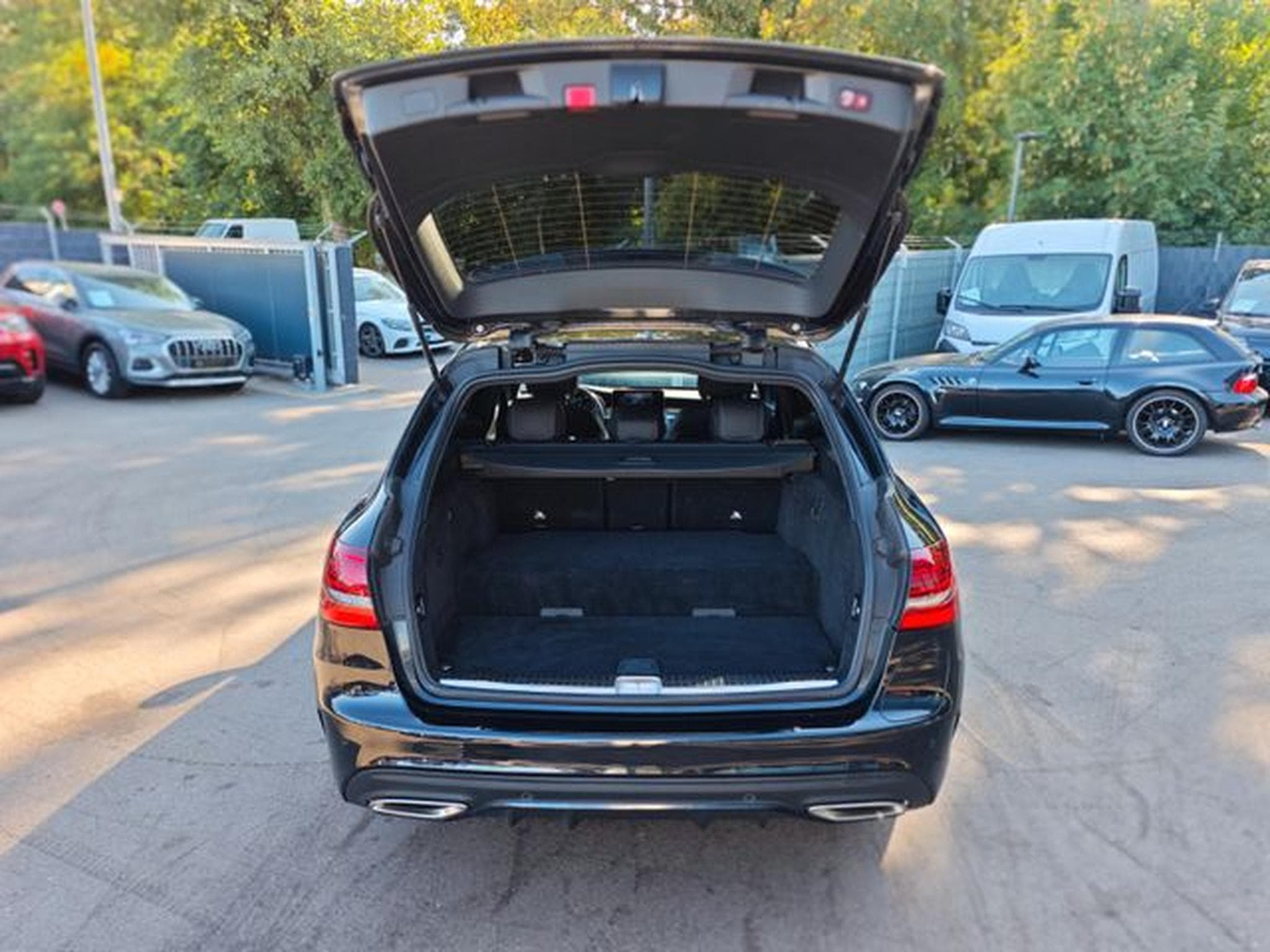 Mercedes C 300 C300e T*AMG-LINE*NIGHT*VOLL-LED*KAMERA*PLUG-IN* (2020) - Foto 9