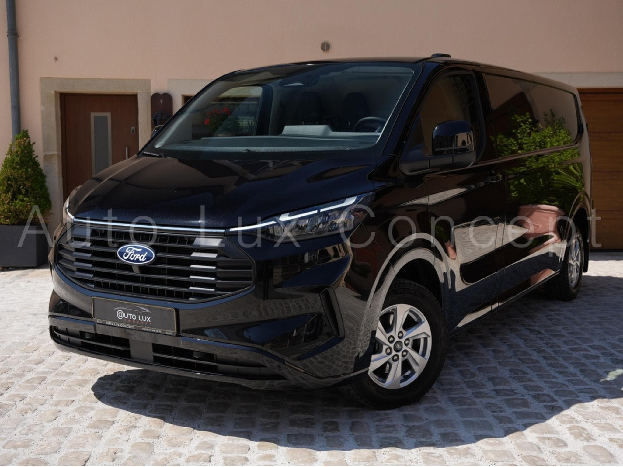 Ford Transit Fourgon 300 L2 Limited 2.0 EcoBlue 170 AT8 (2024) - Photo 1