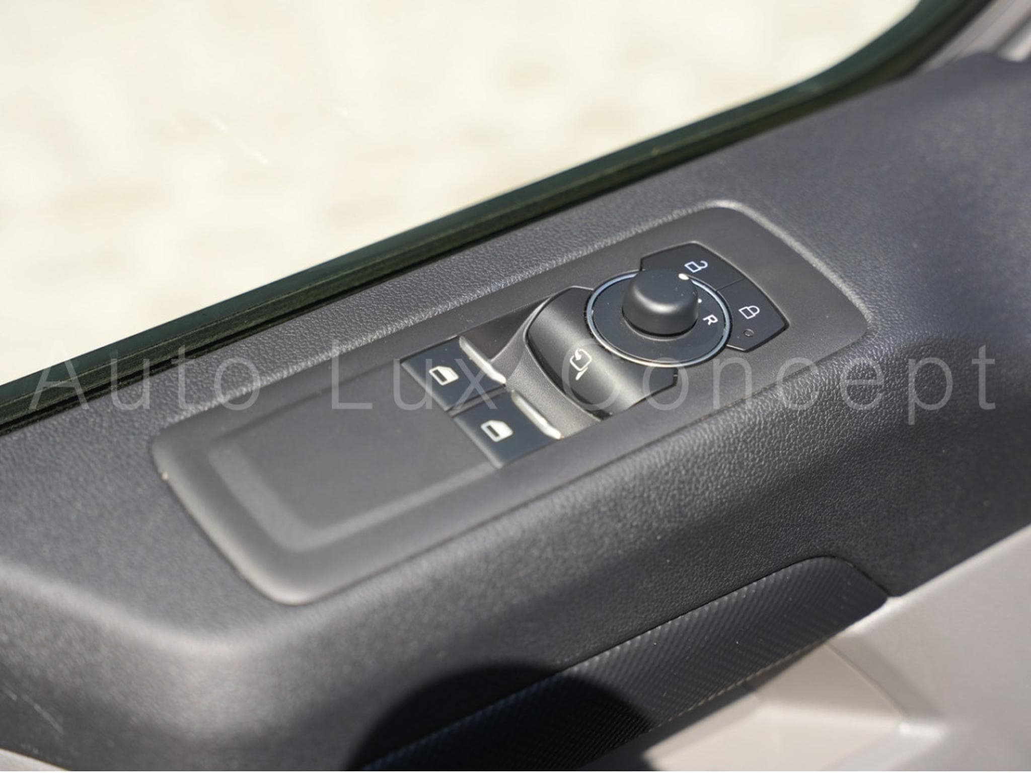 Ford Transit Fourgon 300 L2 Limited 2.0 EcoBlue 170 AT8 (2024) - Photo 13