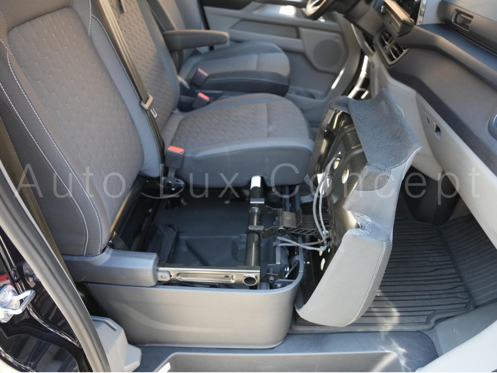 Ford Transit Fourgon 300 L2 Limited 2.0 EcoBlue 170 AT8 (2024) - Photo 30