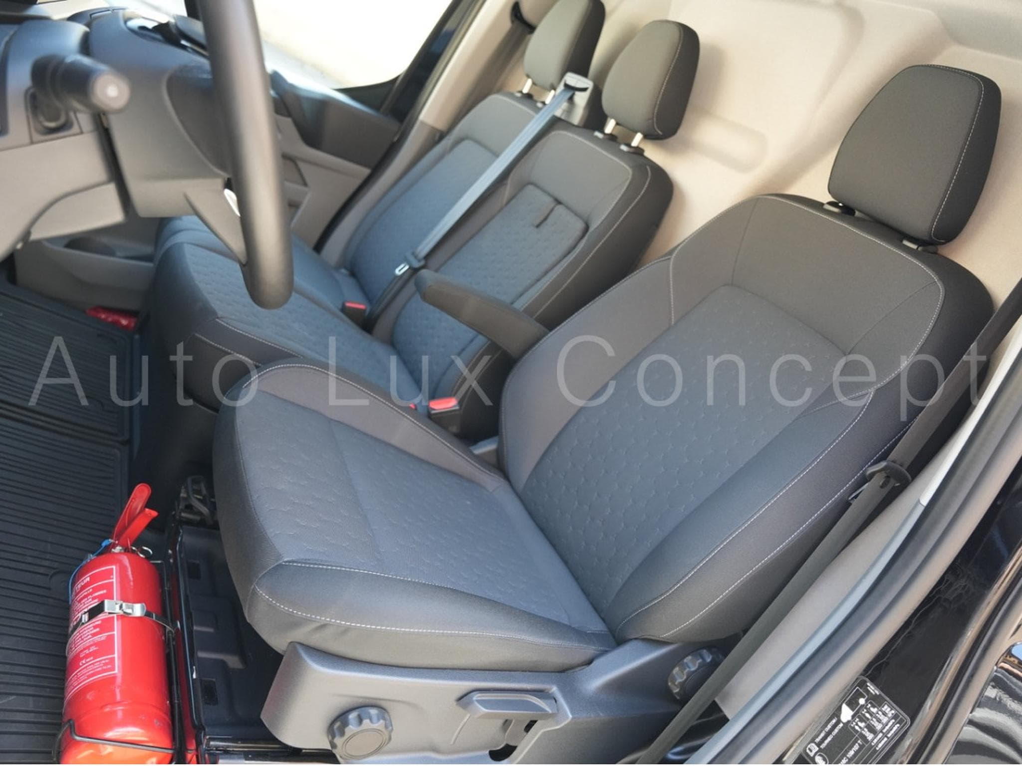 Ford Transit Fourgon 300 L2 Limited 2.0 EcoBlue 170 AT8 (2024) - Photo 7