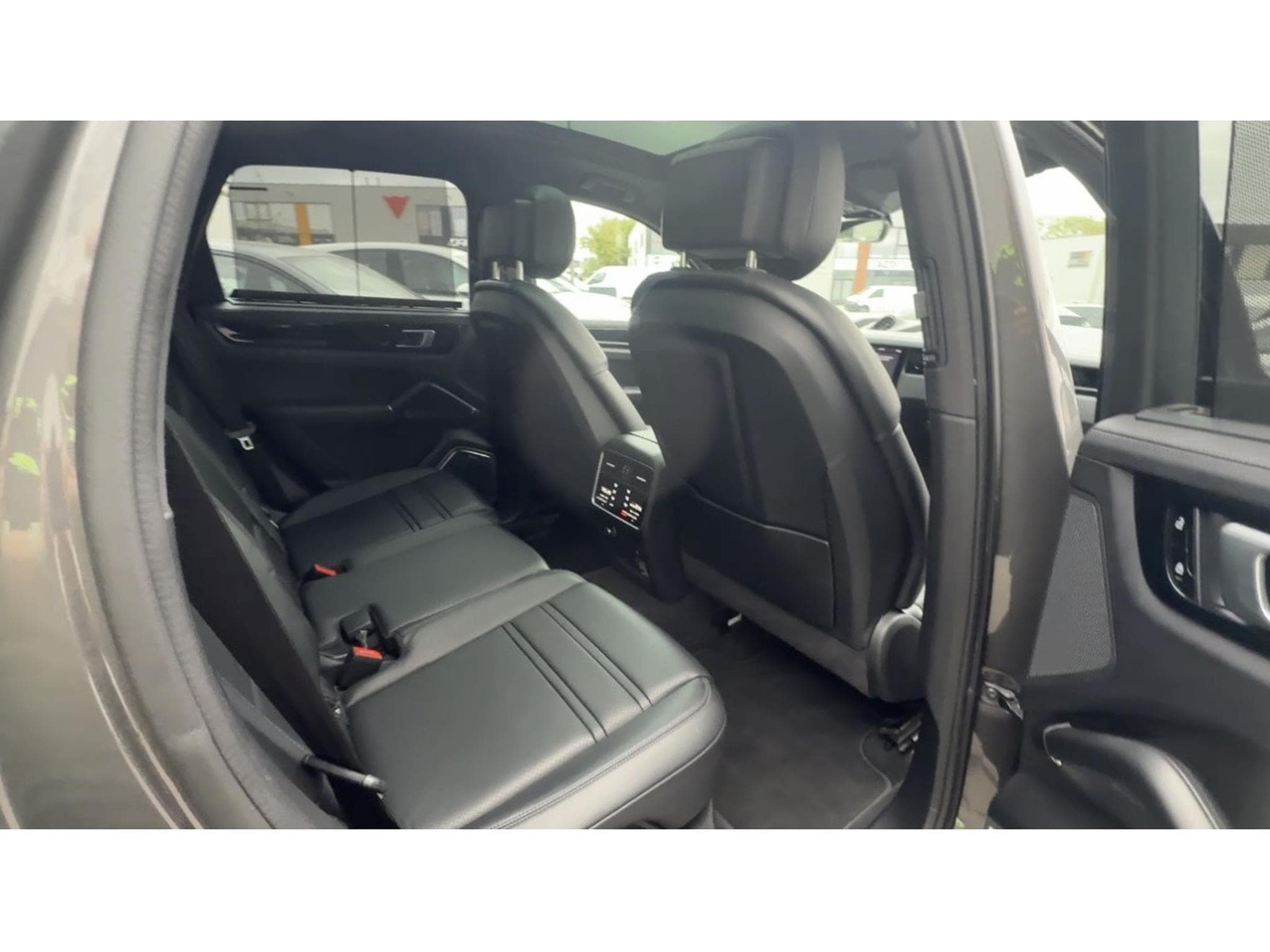 Porsche Cayenne E-HYBRID/Panorama/22/LUFT/*VOLL* (2021) - Photo 13