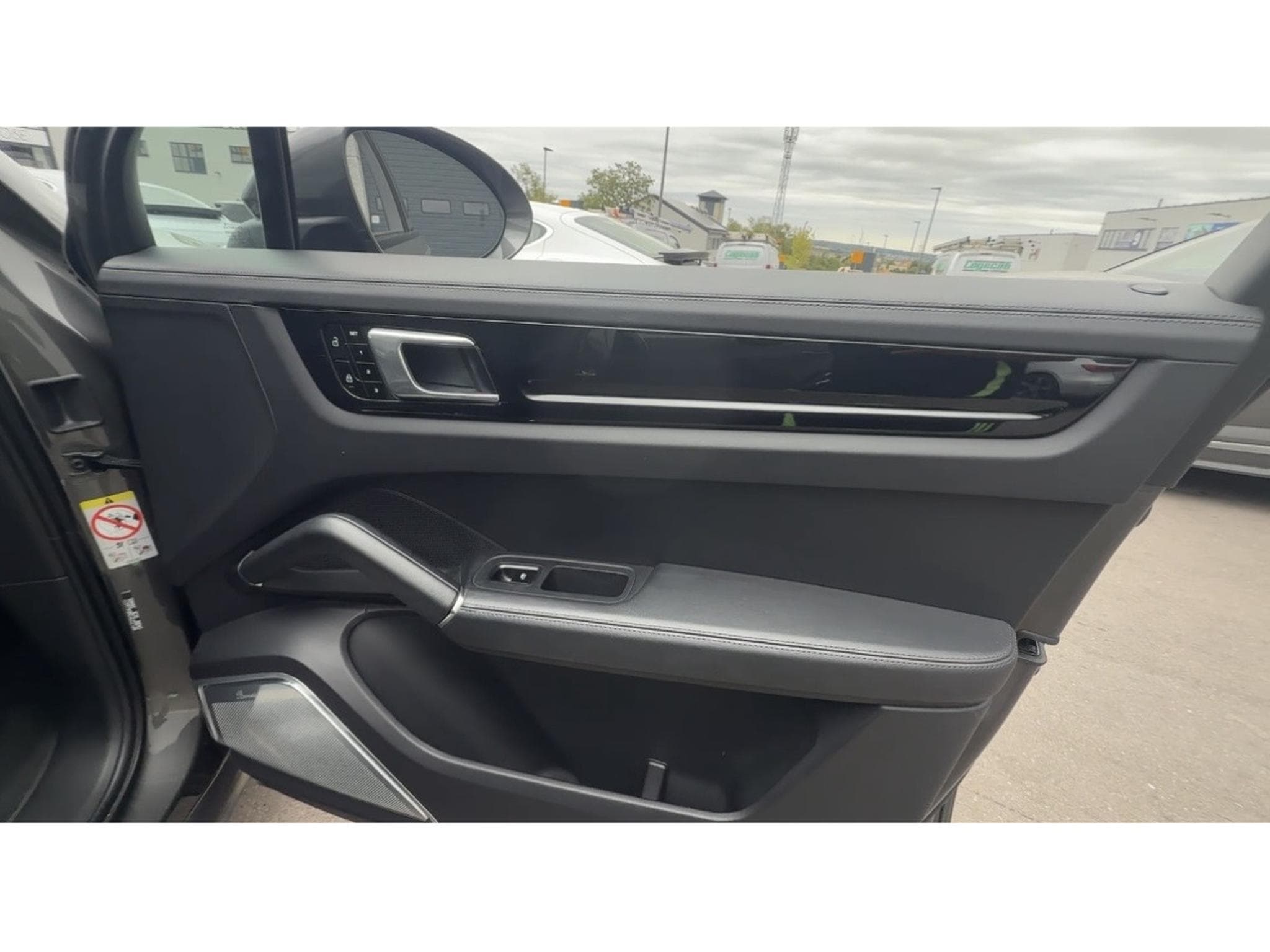Porsche Cayenne E-HYBRID/Panorama/22/LUFT/*VOLL* (2021) - Photo 16