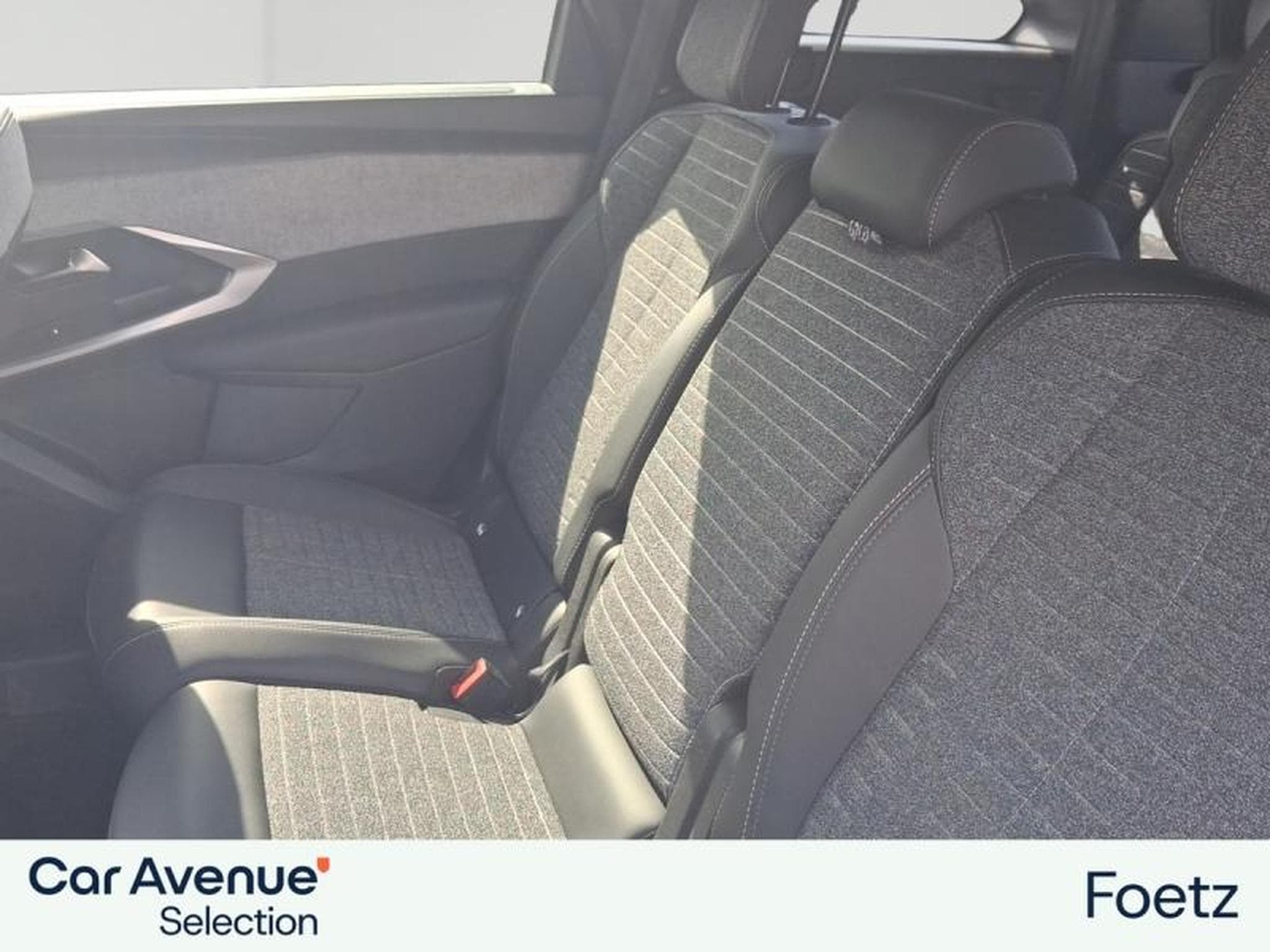 PEUGEOT 5008 Hybrid 136ch Allure e-DCS6 (2025) - Foto 9