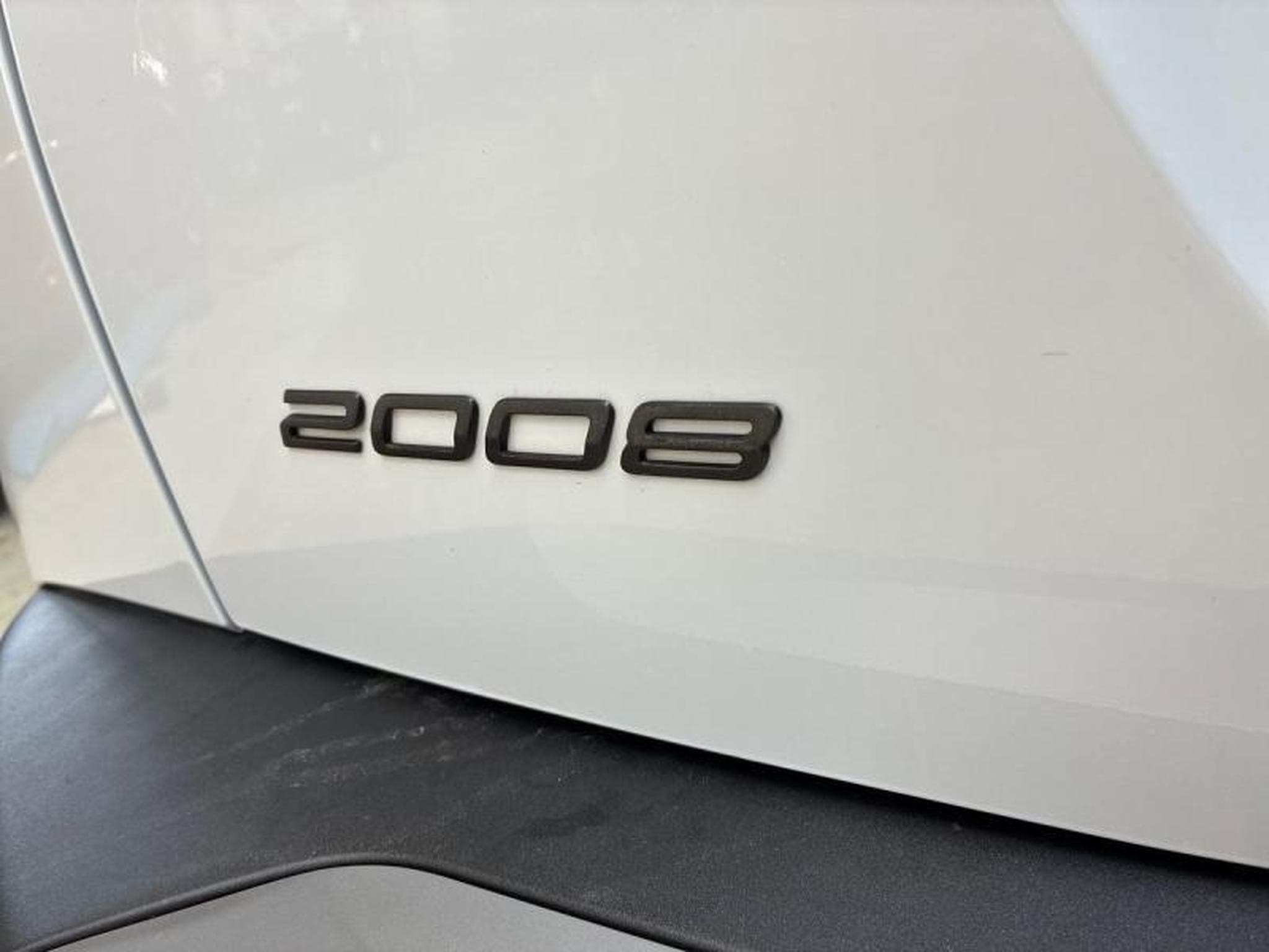PEUGEOT 2008 1.2 100ch S&S Allure (2024) - Foto 6