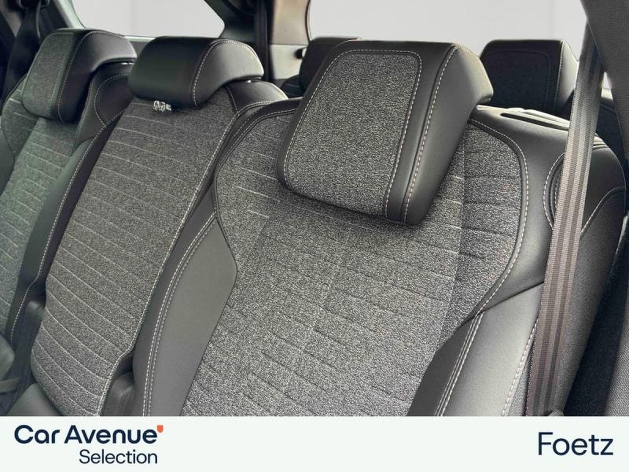PEUGEOT 5008 Hybrid 145ch Allure e-DCS6 (2025) - Foto 9