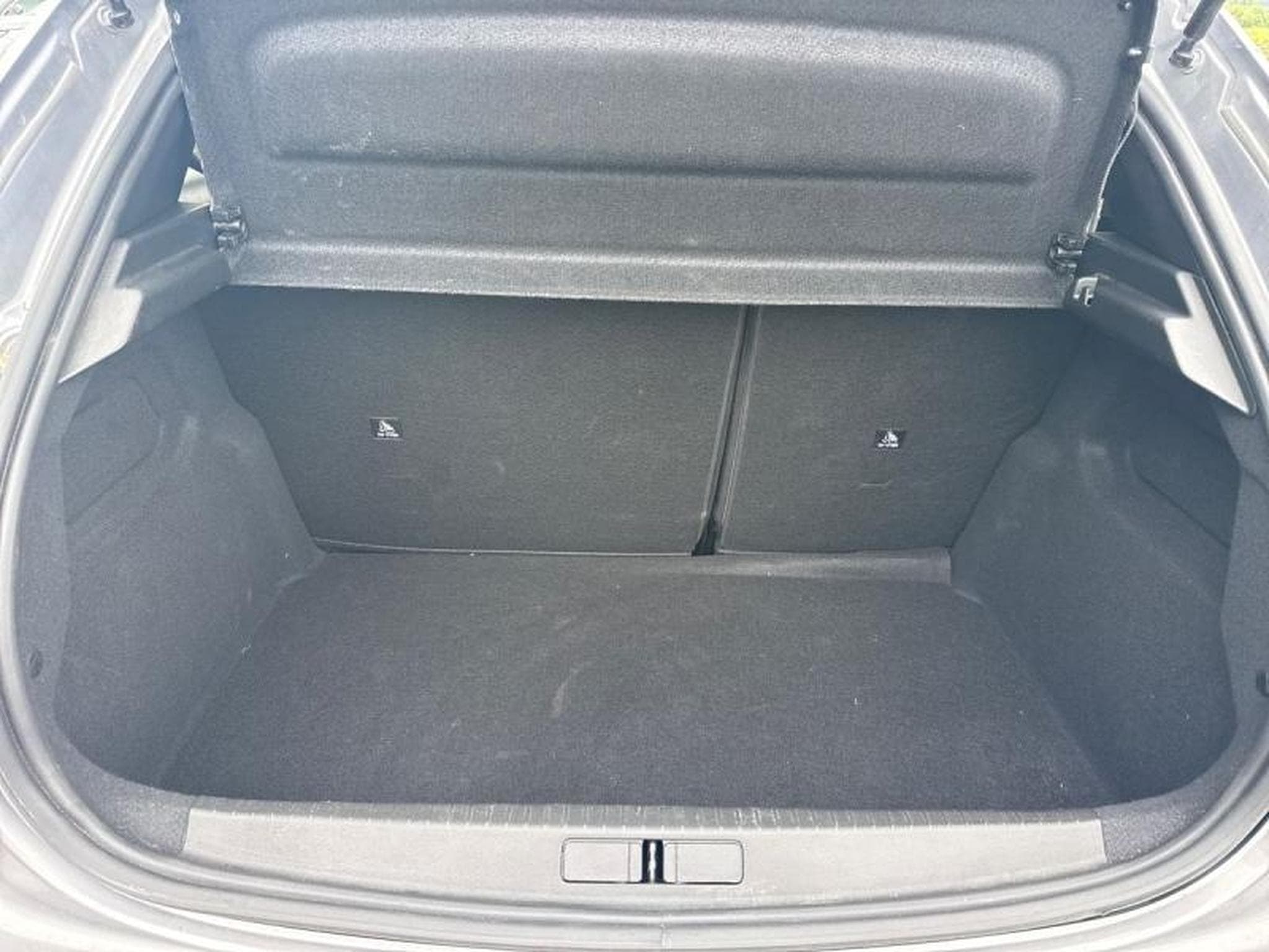 PEUGEOT 208 1.2 100ch S&S Allure (2025) - Foto 6
