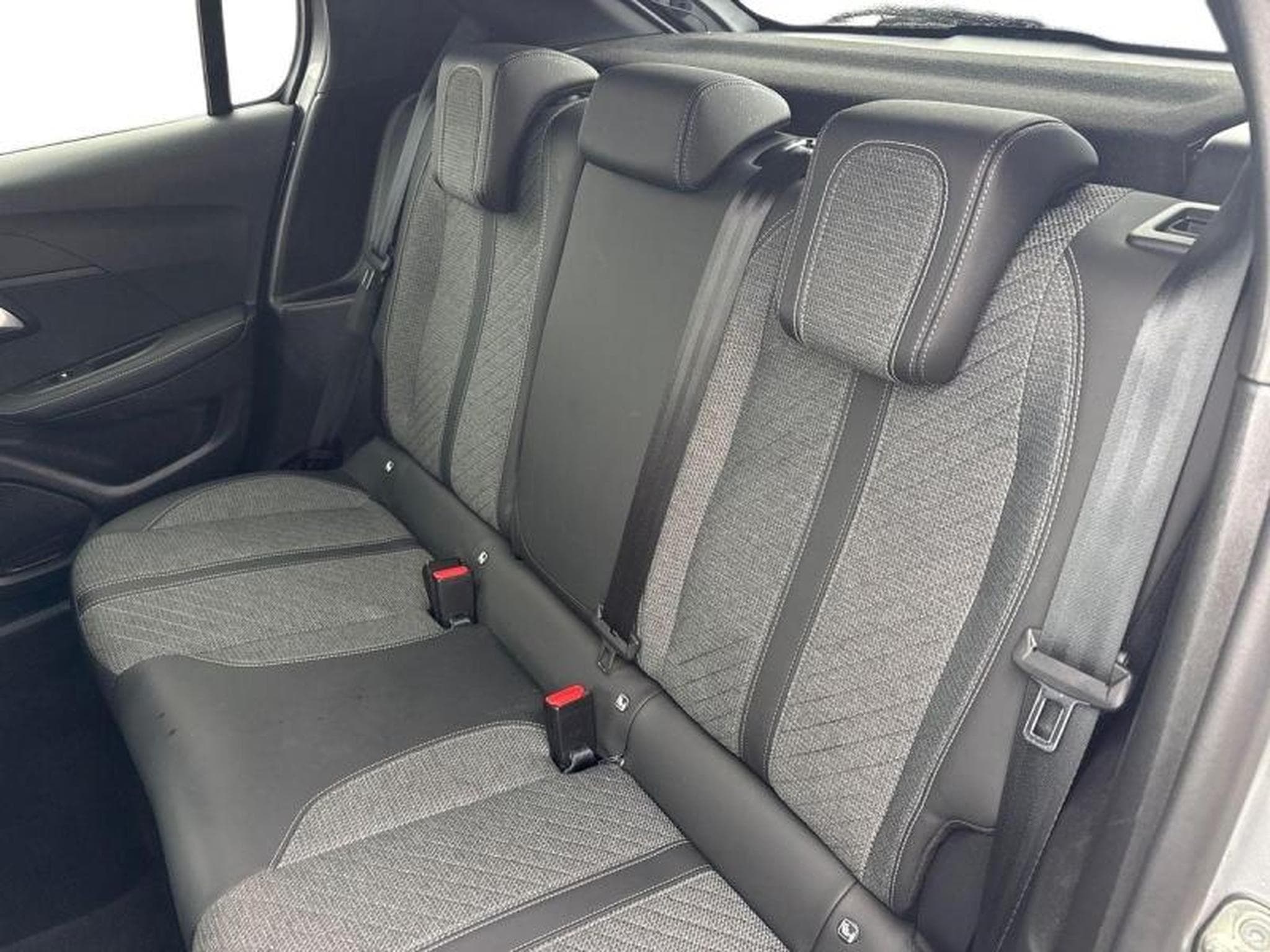 PEUGEOT 208 1.2 Hybrid 100ch Allure e-DCS6 (2024) - Foto 5