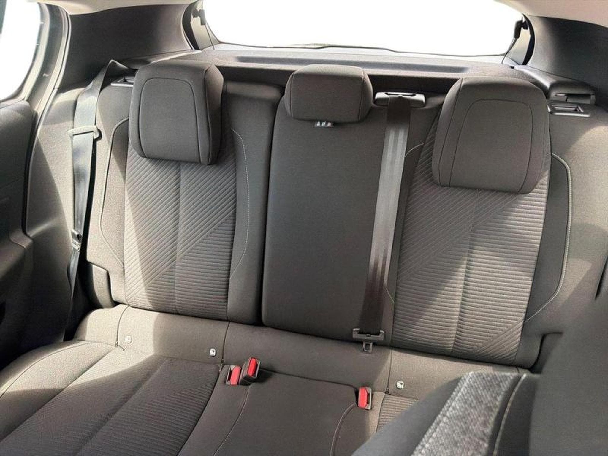 PEUGEOT 308 1.2 130ch S&S Active Pack (2024) - Foto 4