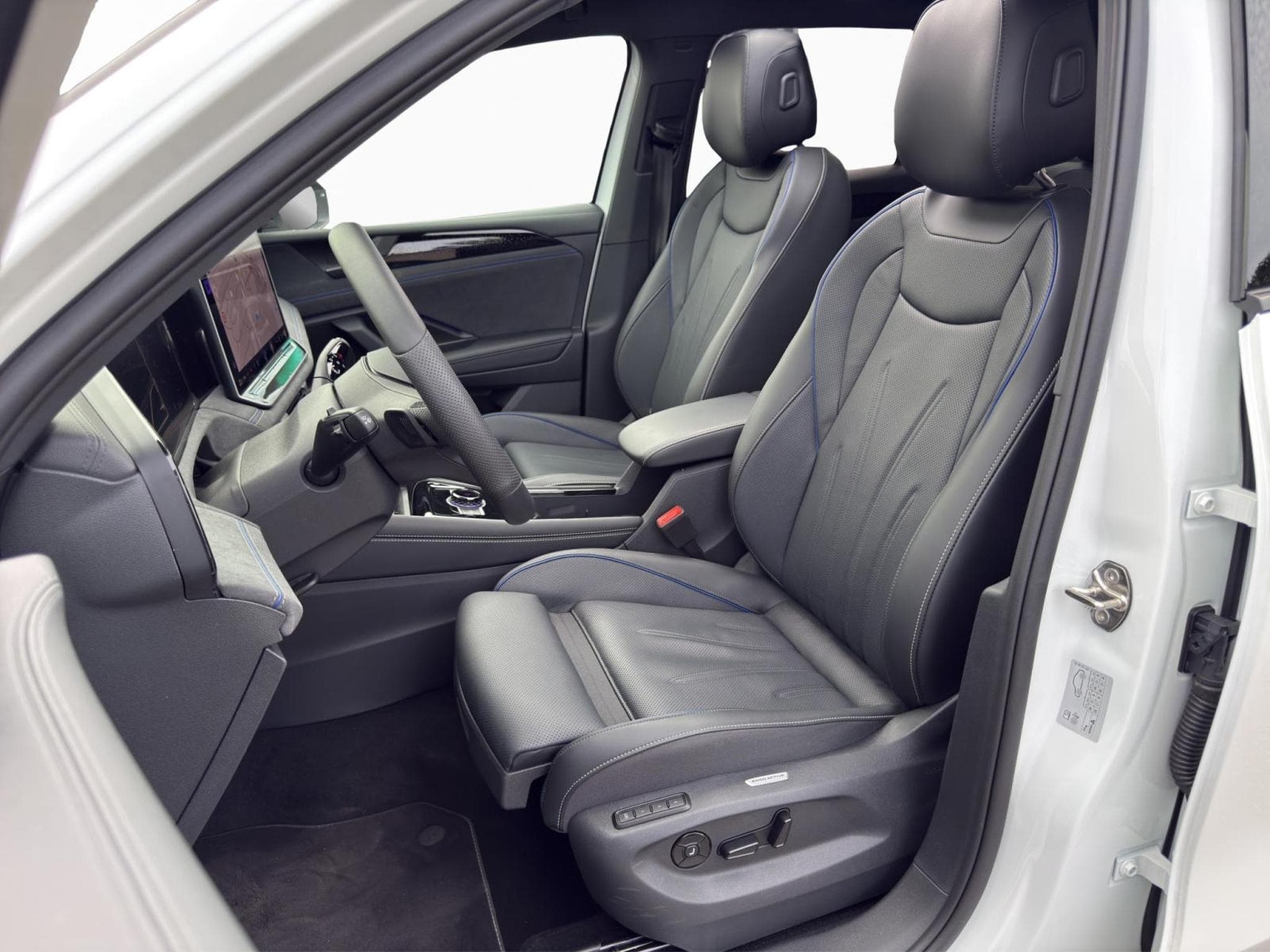 VW Tiguan R-Line eHybrid 200kW (2026) - Photo 9