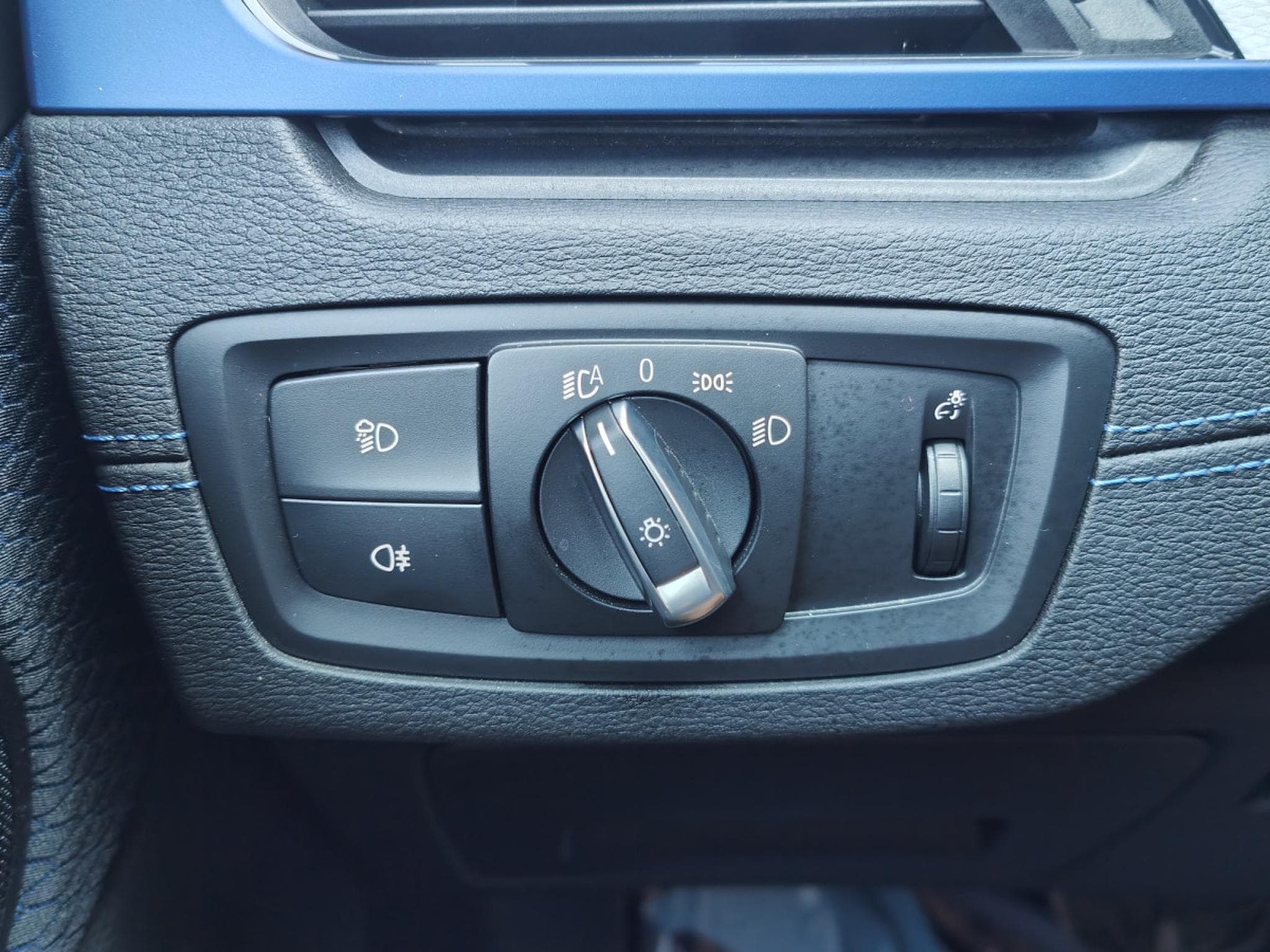 BMW X2 SDRIVE18i PACK M GPS CAMERA CARPLAY SIEGES CHAUFFANTS (2021) - Photo 17